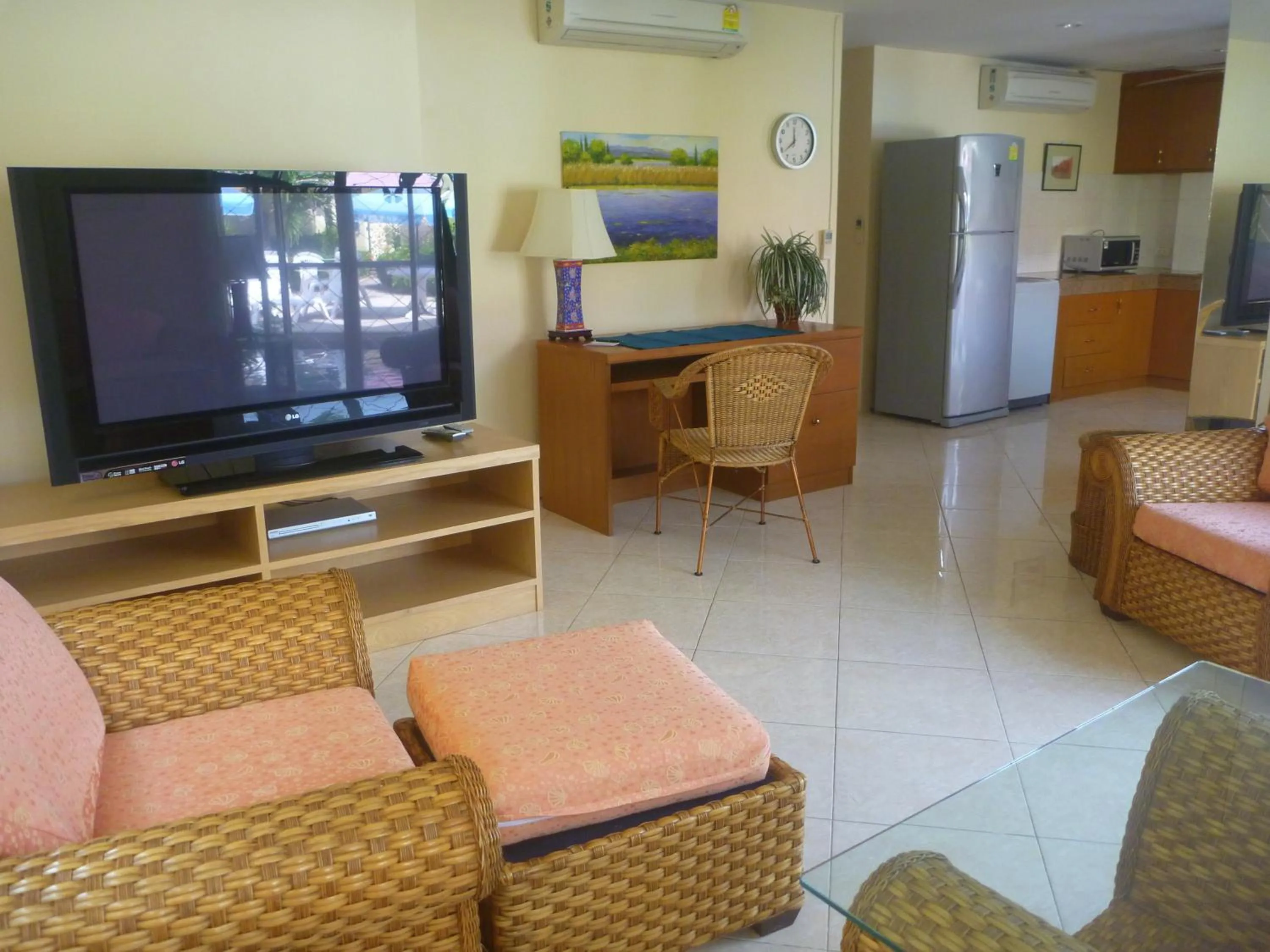 TV and multimedia, TV/Entertainment Center in Butterfly Garden Boutique Residences by Luxury View SHA Extra Plus