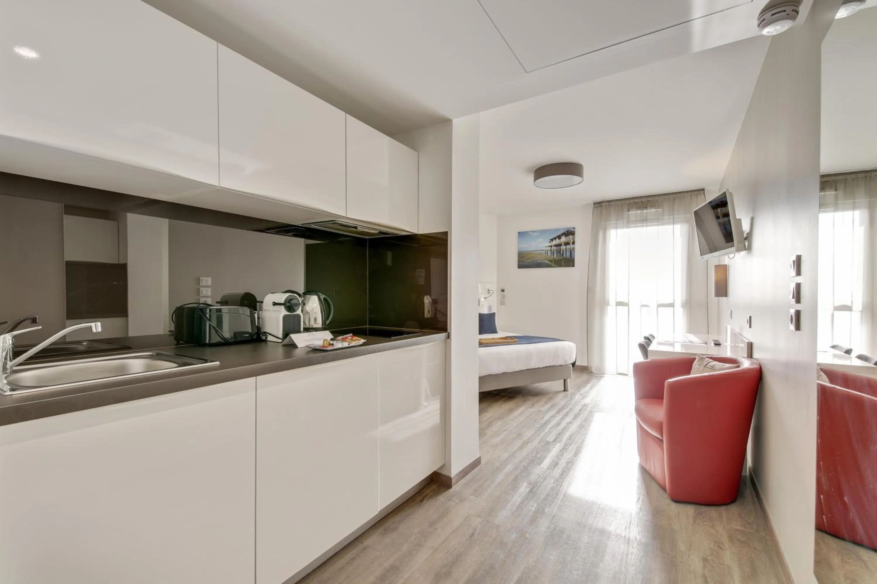 Kitchen or kitchenette in All Suites Appart Hôtel - Bordeaux - Pessac