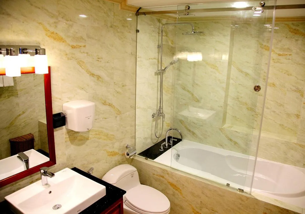 Shower in Minh Tam Phu Nhuan Hotel & Spa