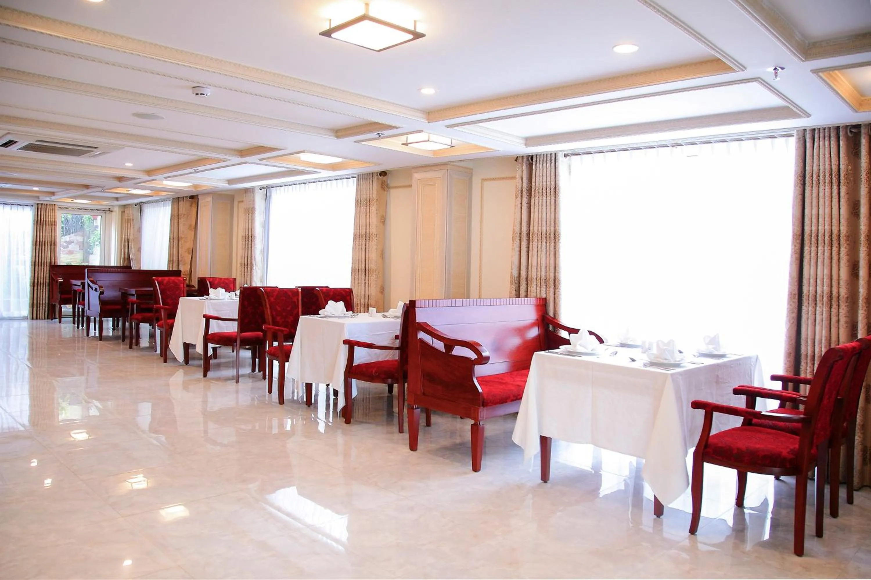 Communal lounge/ TV room in Minh Tam Phu Nhuan Hotel & Spa