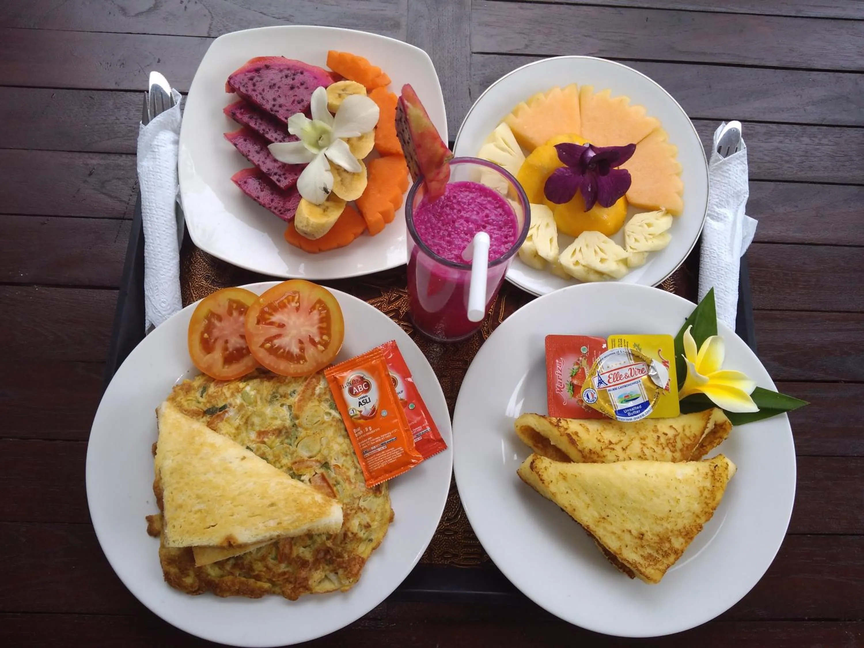 Food and drinks in Kartika Bungalows