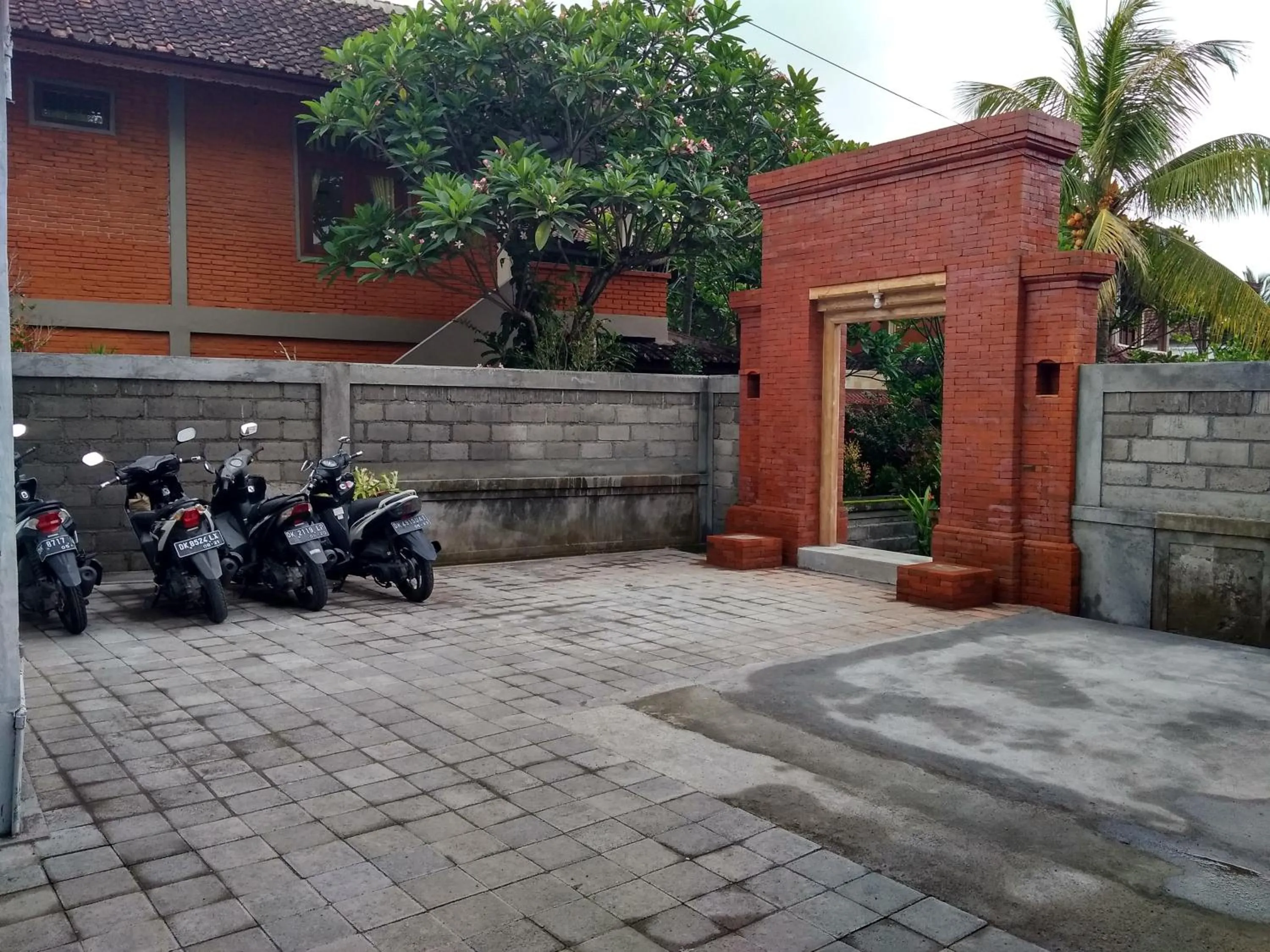 Area and facilities in Kartika Bungalows