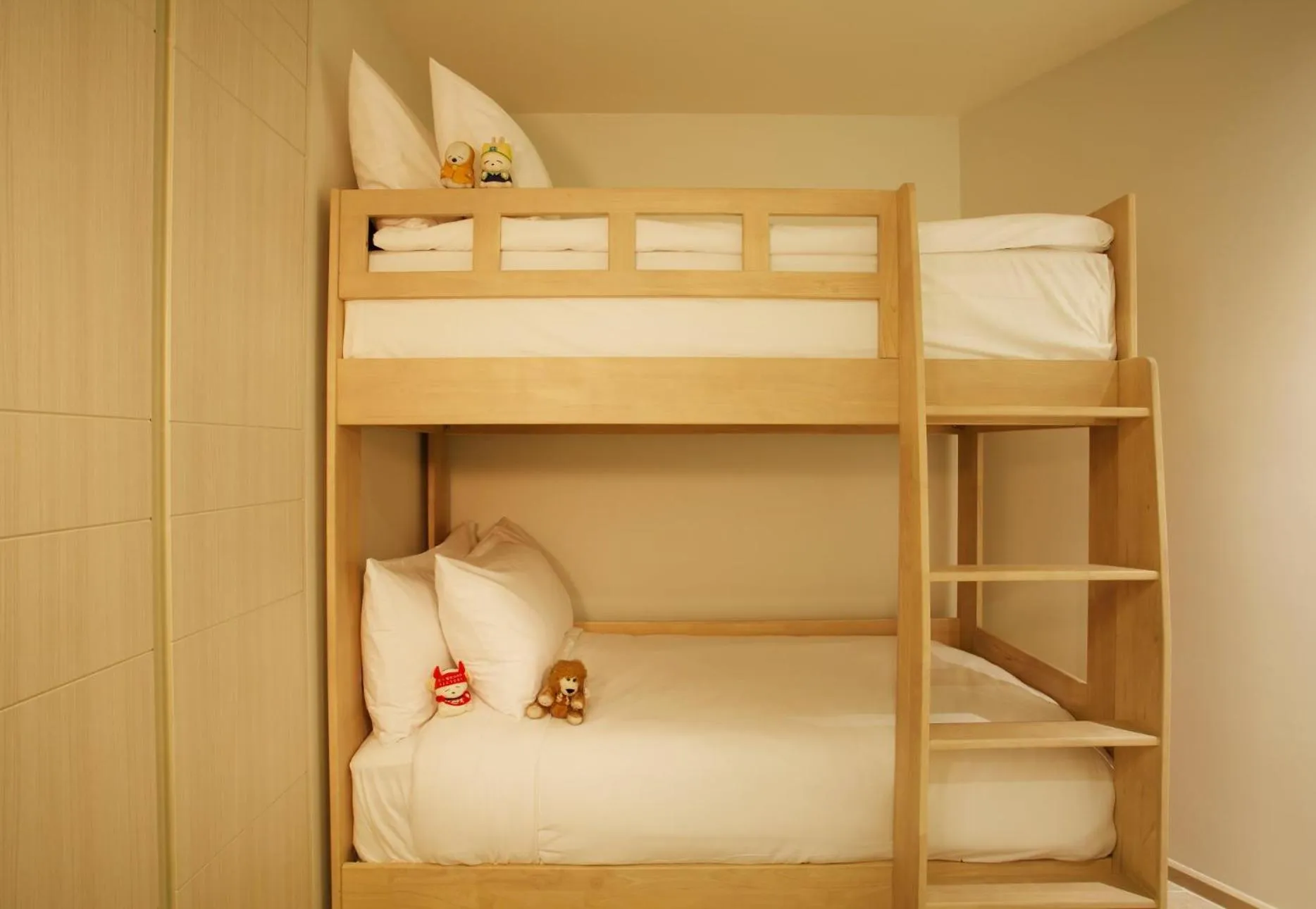 bunk bed, Bed in Centara Life Maris Resort Jomtien