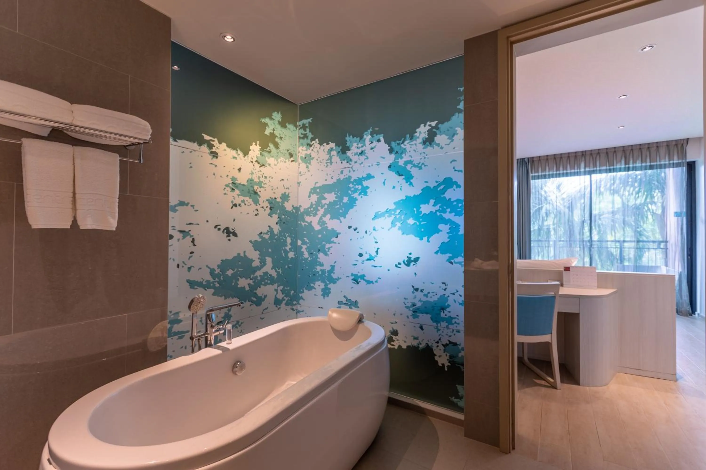 Bath in Centara Life Maris Resort Jomtien