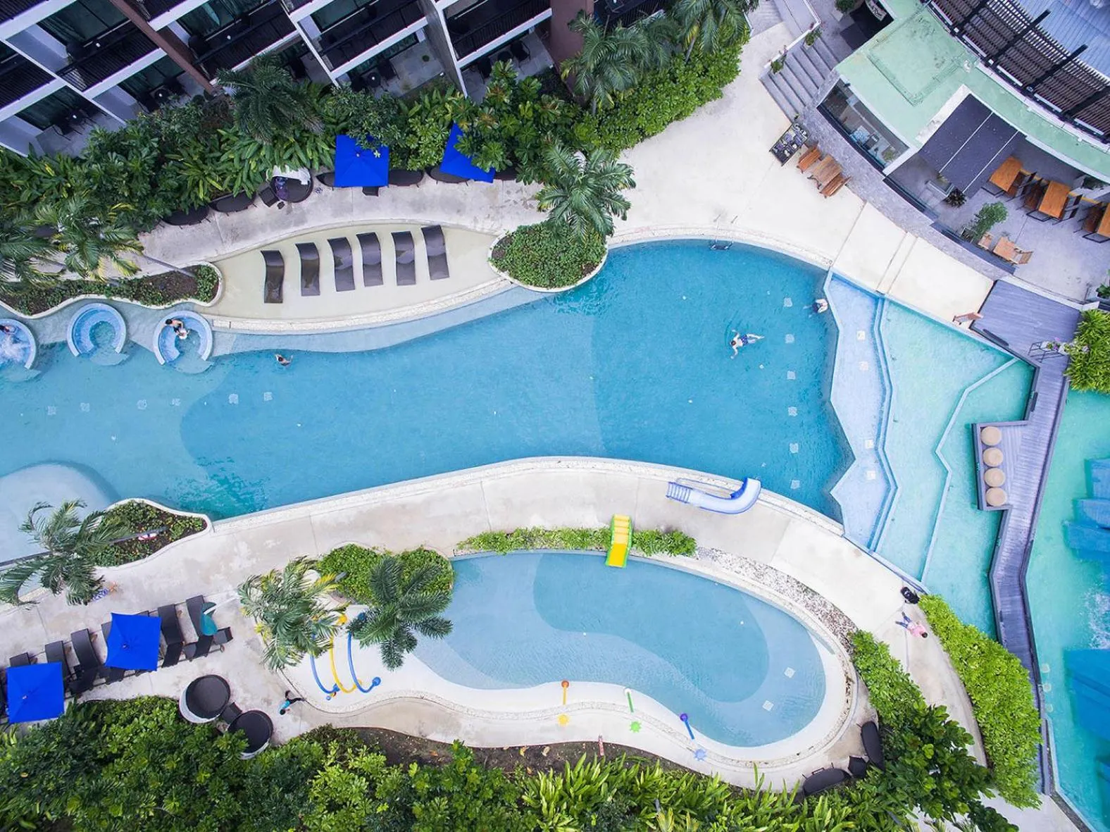 Swimming pool in Centara Life Maris Resort Jomtien