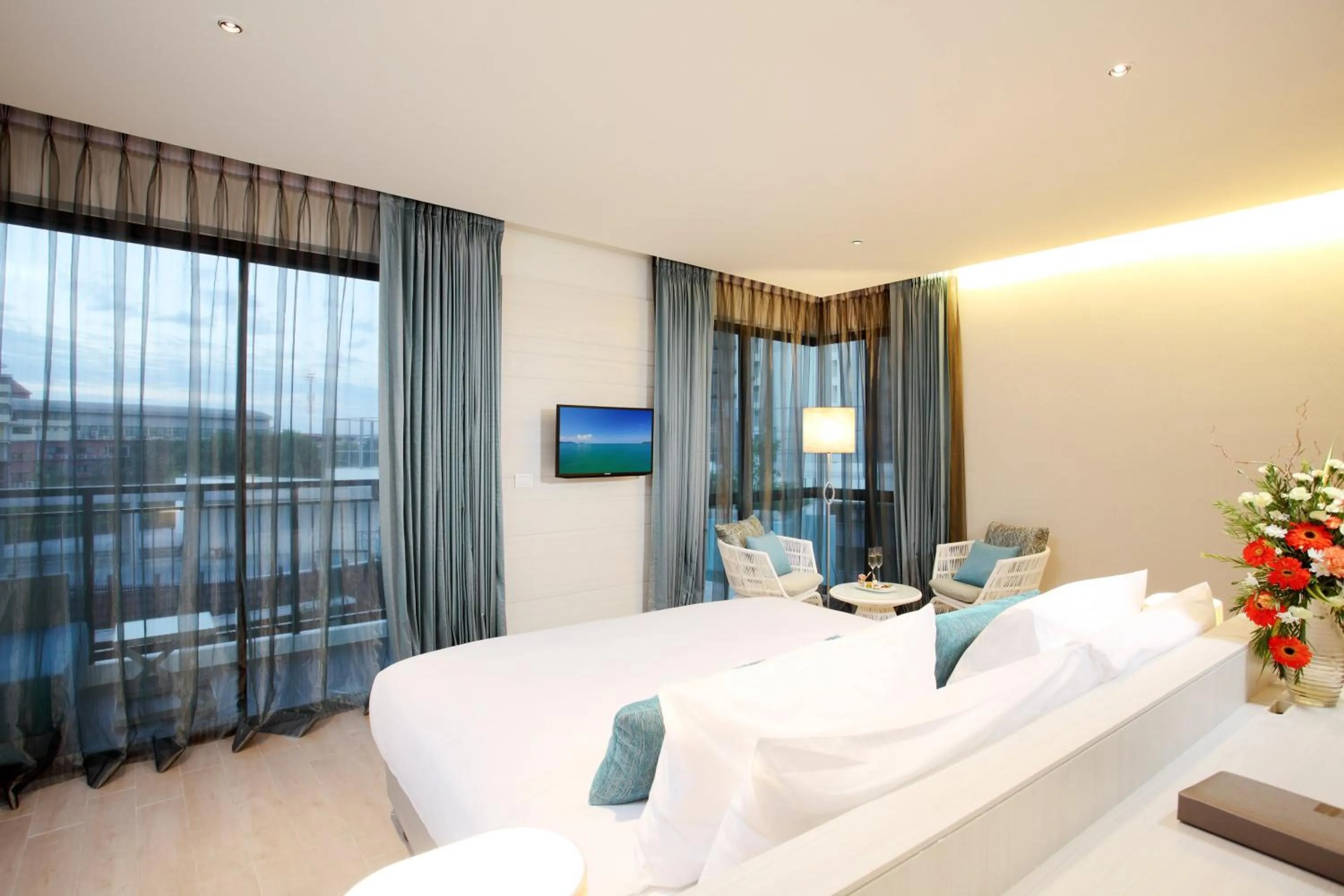 Photo of the whole room, Bed in Centara Life Maris Resort Jomtien