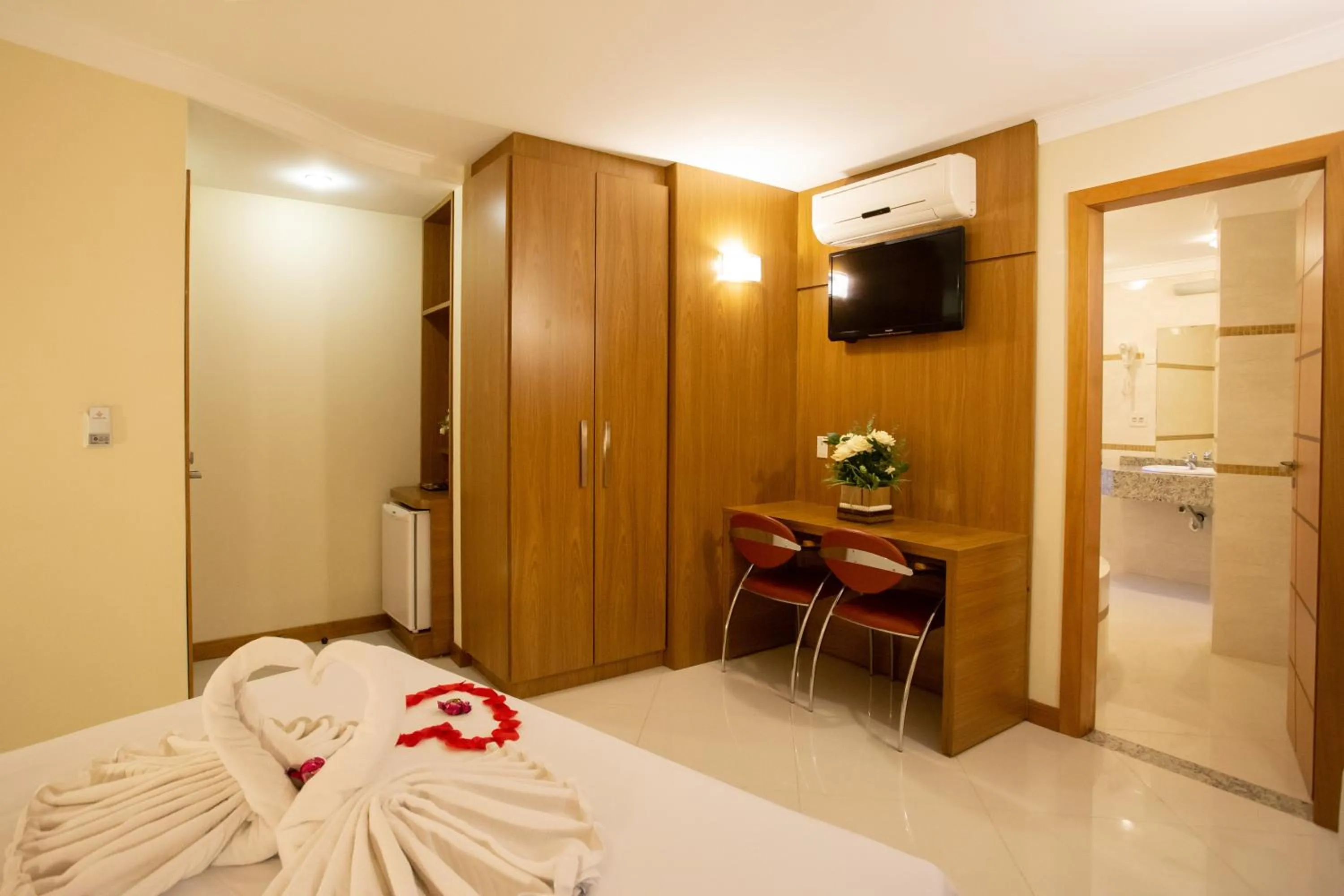 Bed in Barbur Center Hotel