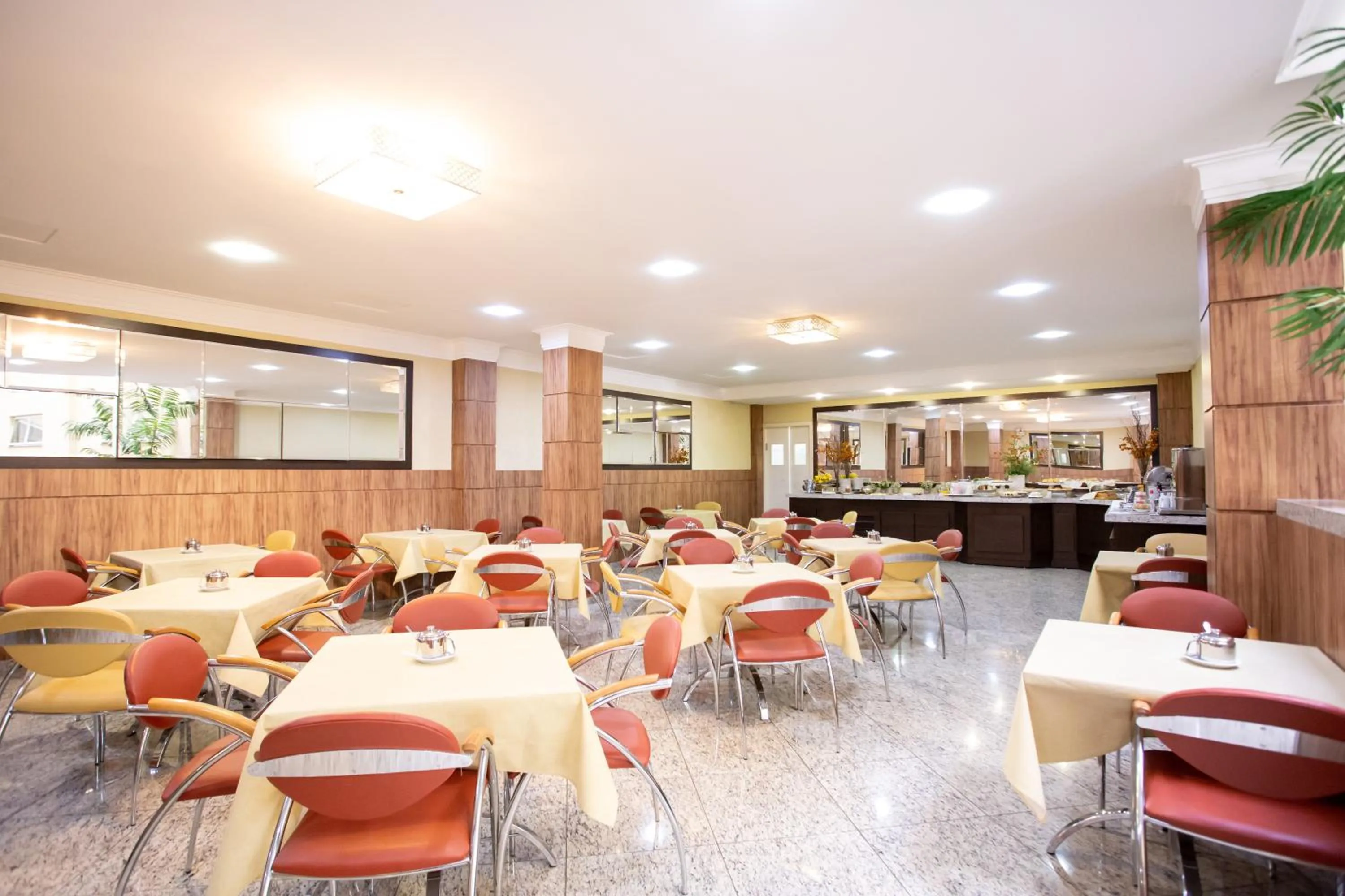 Restaurant/places to eat in Barbur Center Hotel