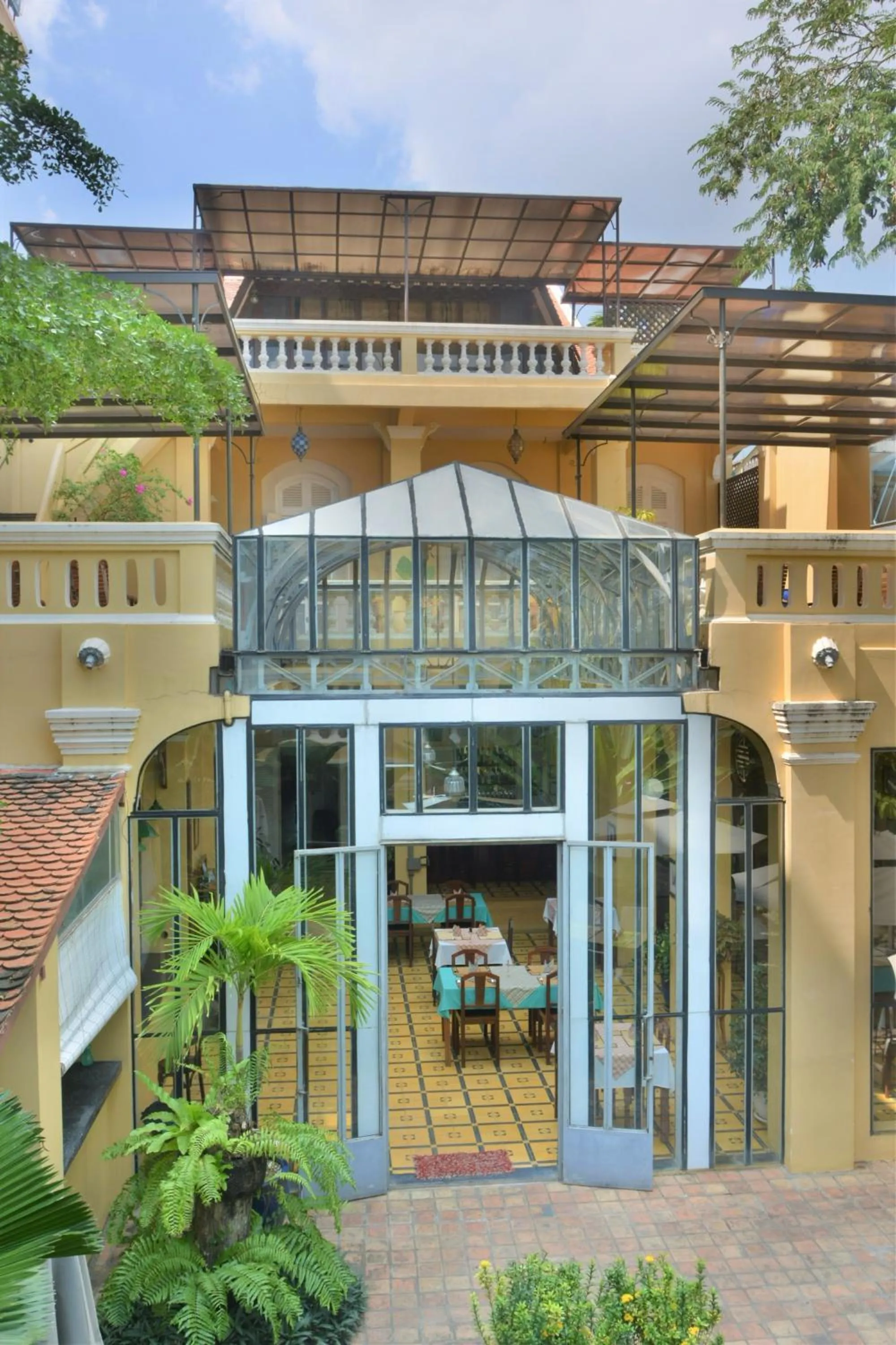 Property building in La Villa