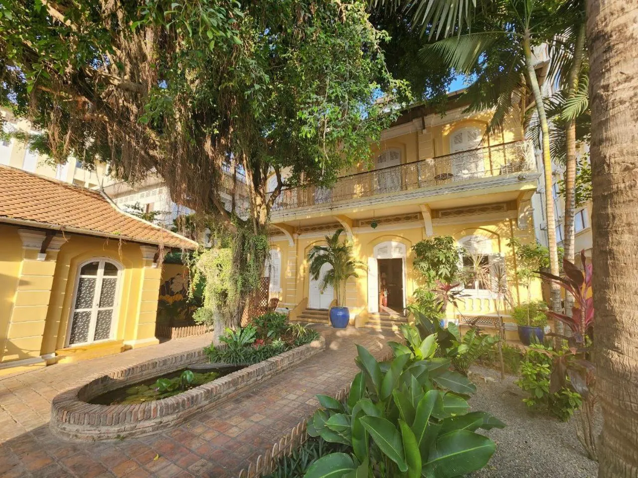 Property building in La Villa