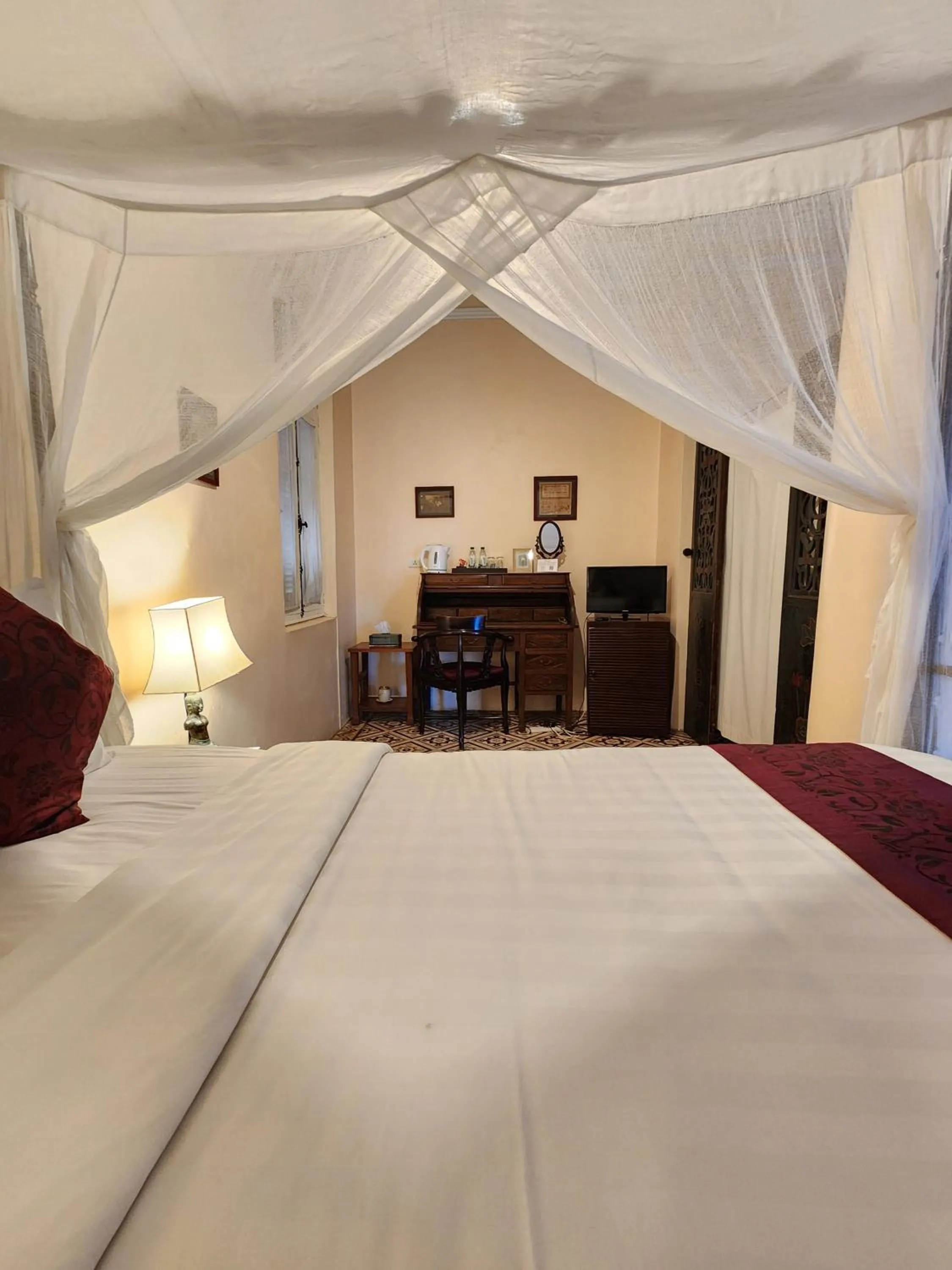 Photo of the whole room, Bed in La Villa