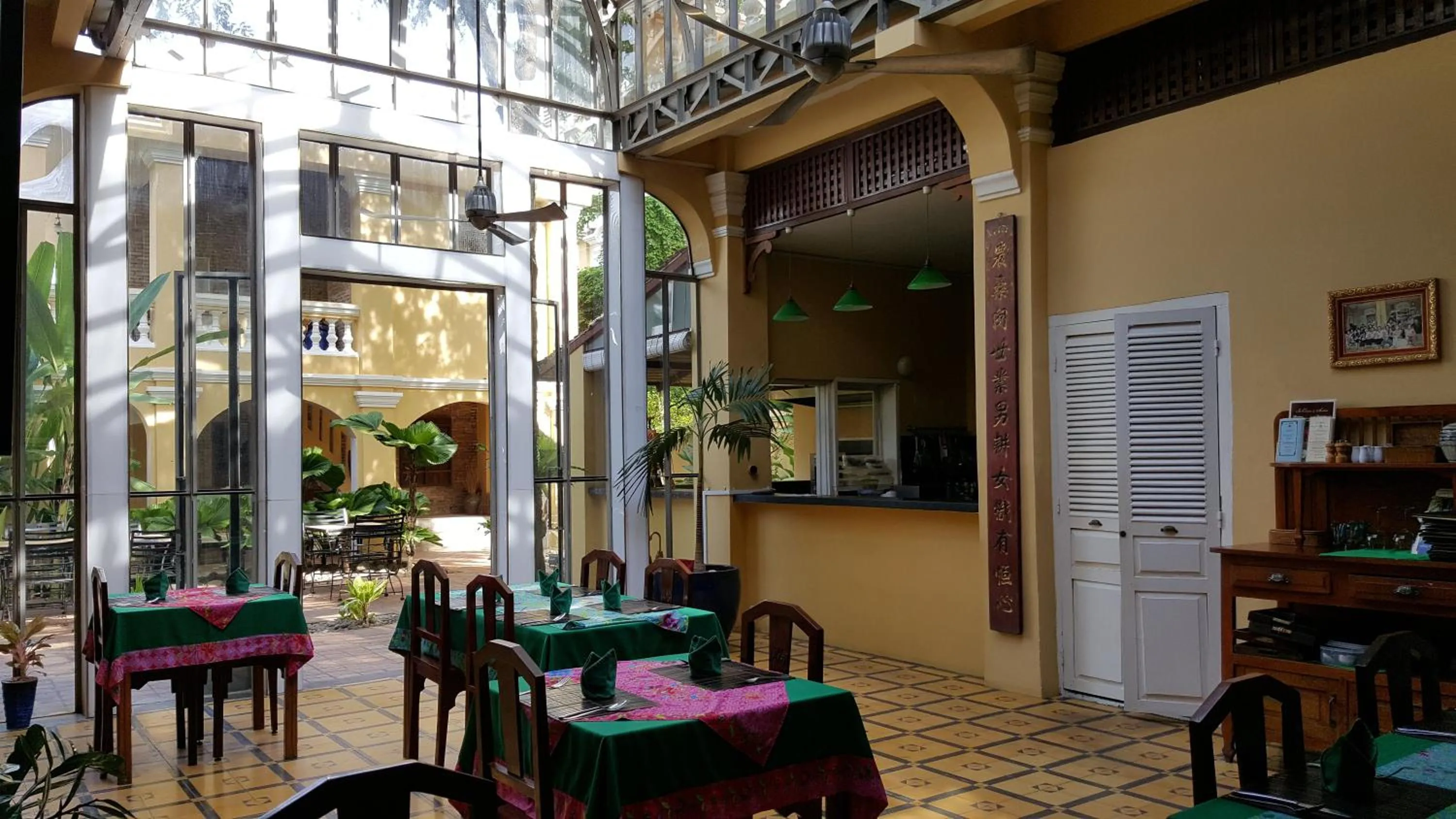 Restaurant/places to eat in La Villa