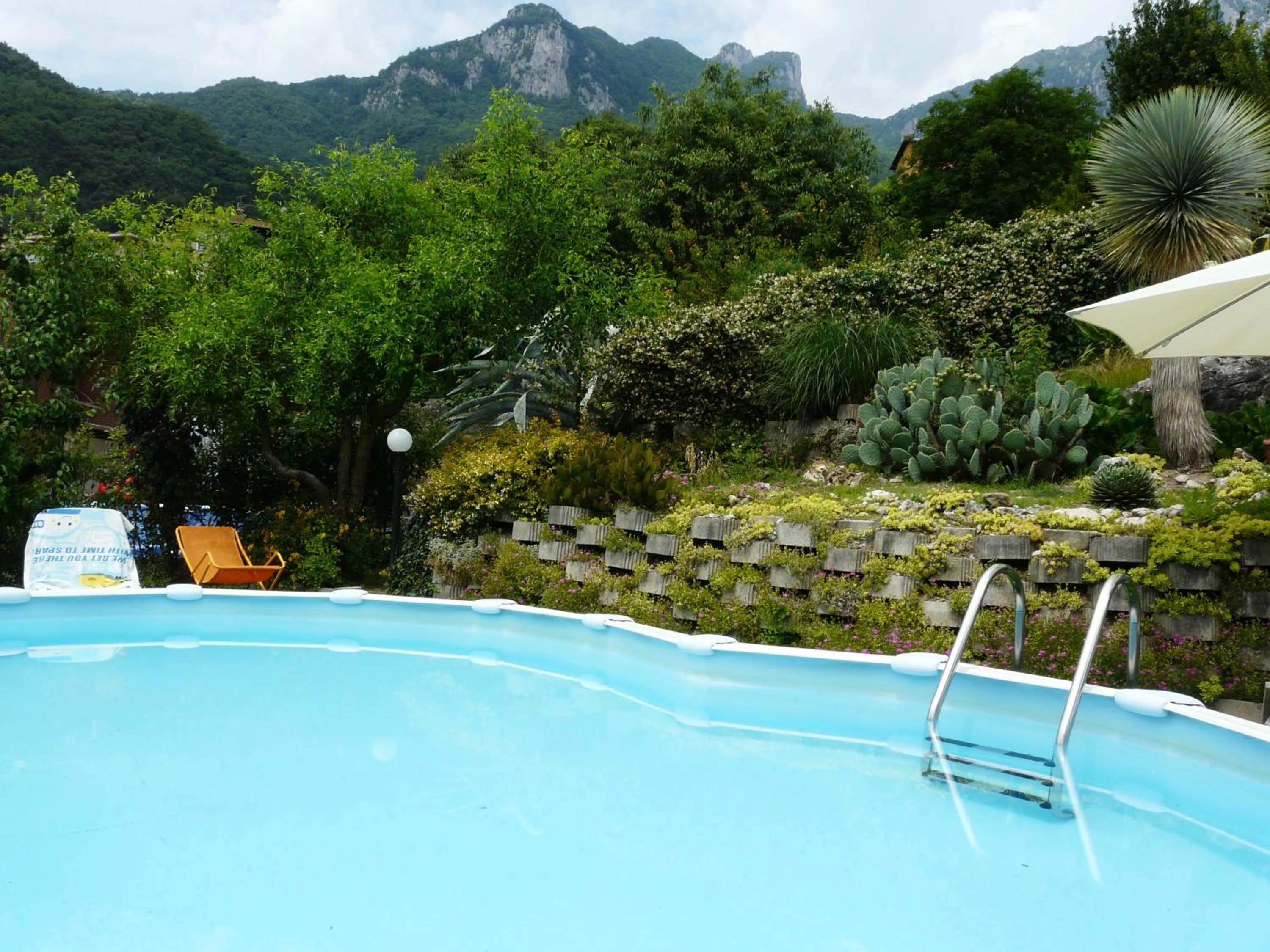 Swimming pool in Relais Garden Lecco