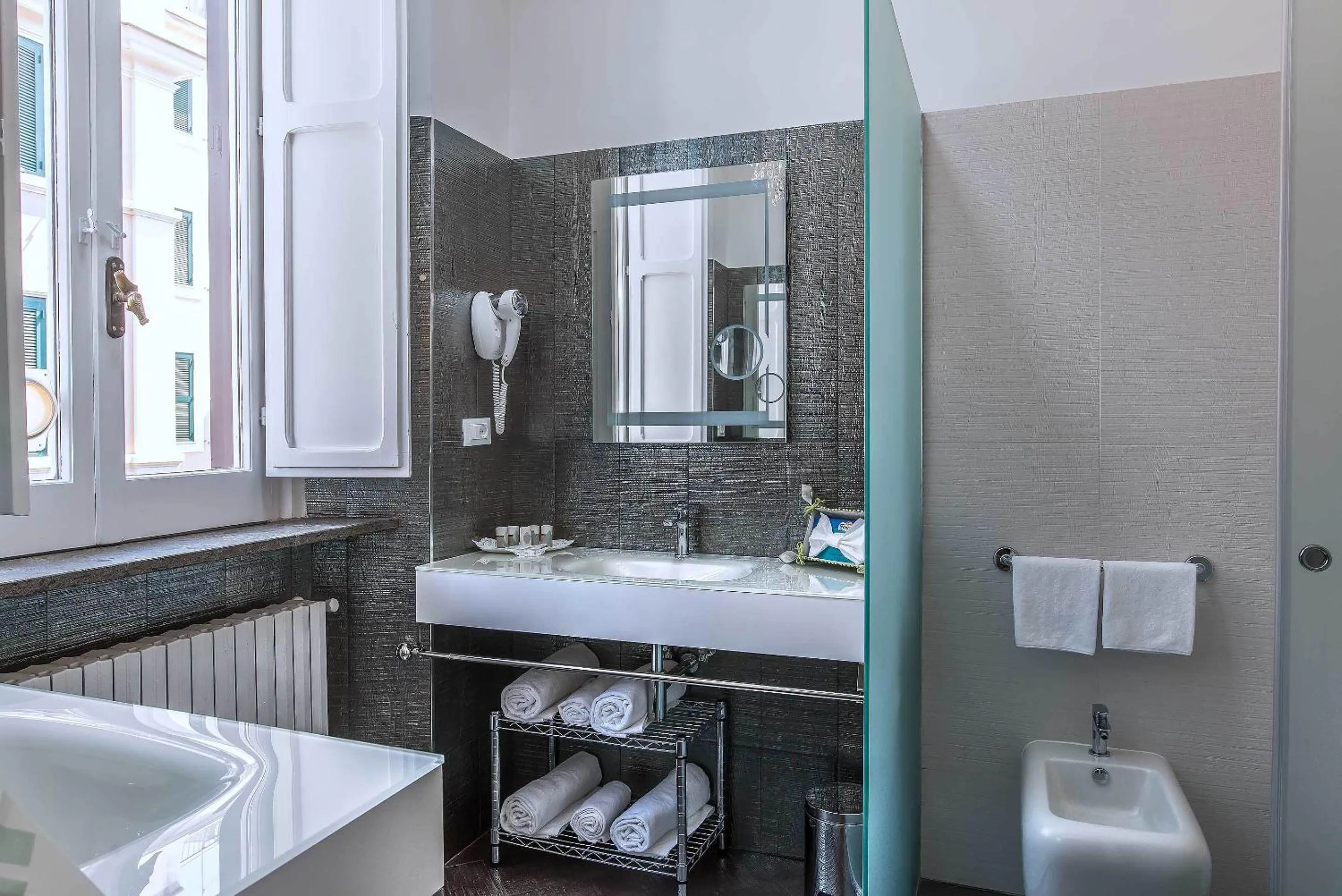 Bathroom in Trevi Rome Suite