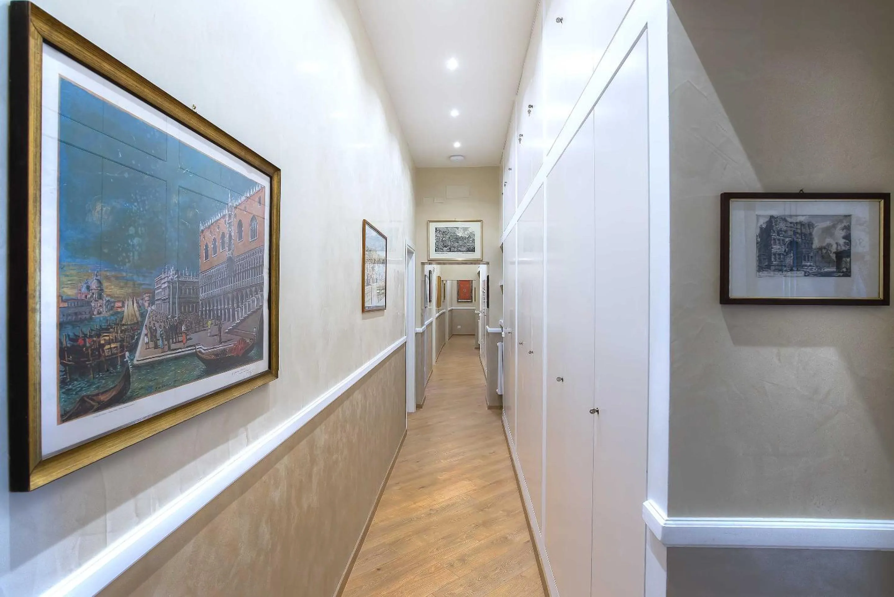 Area and facilities in Trevi Rome Suite