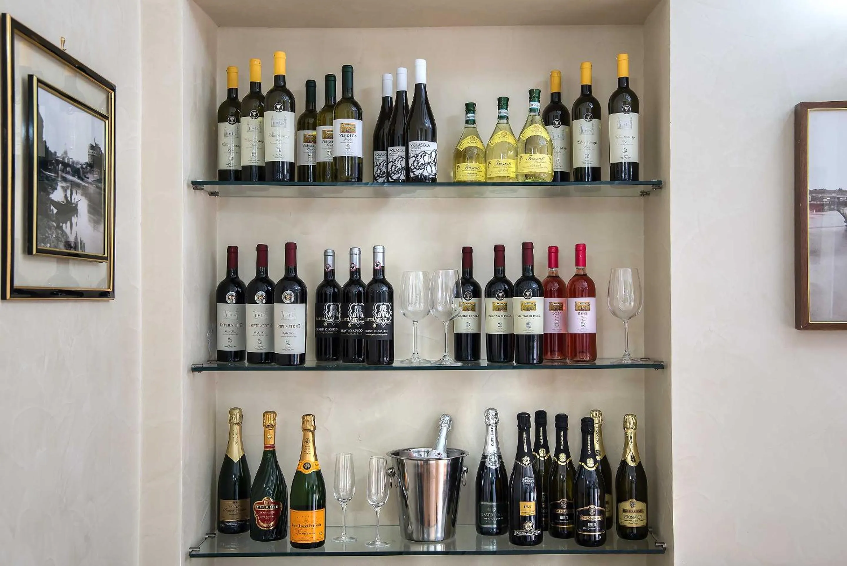 Lounge or bar in Trevi Rome Suite