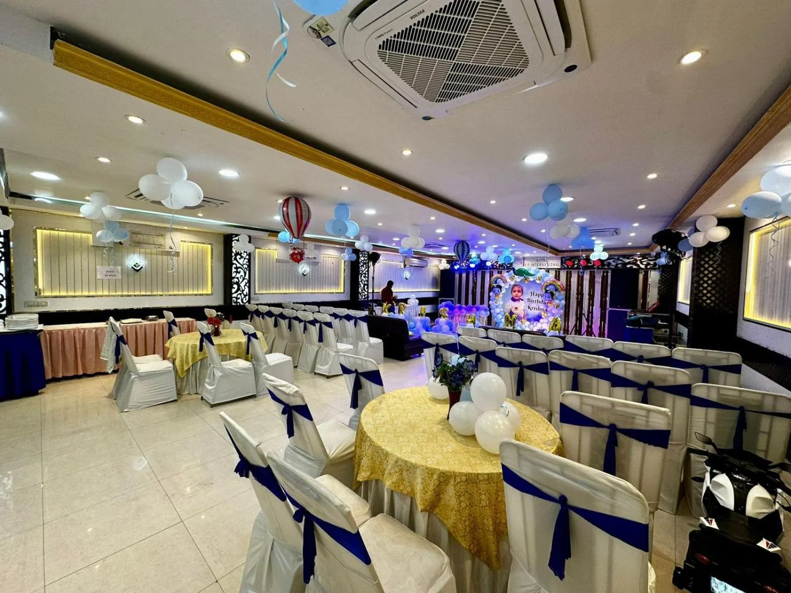 Restaurant/places to eat in Hotel SP International