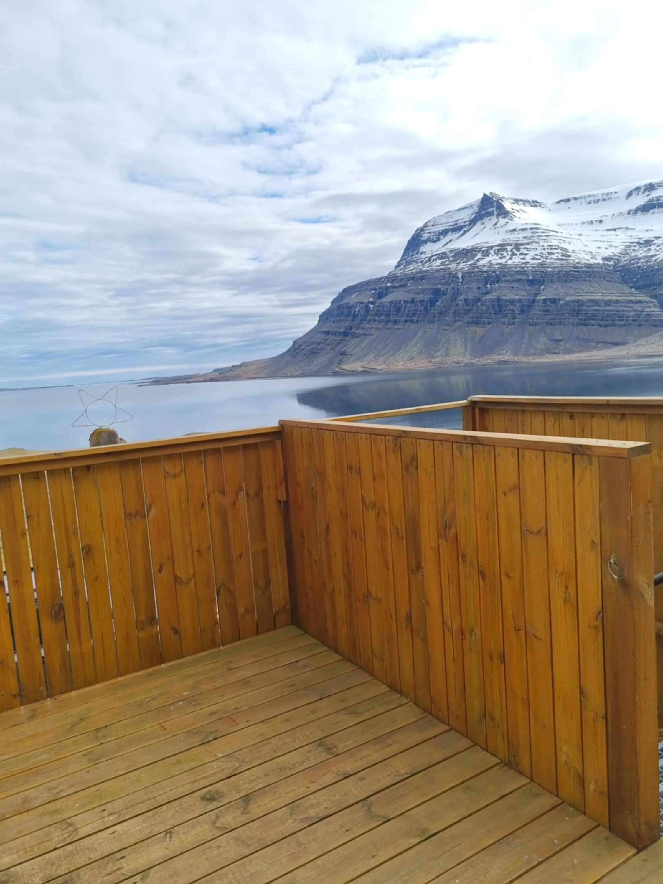 Facade/entrance in Lindarbrekka