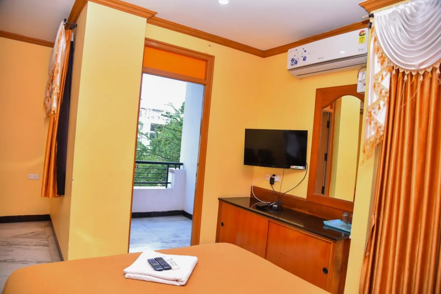 TV and multimedia in Hotel Grand Palace