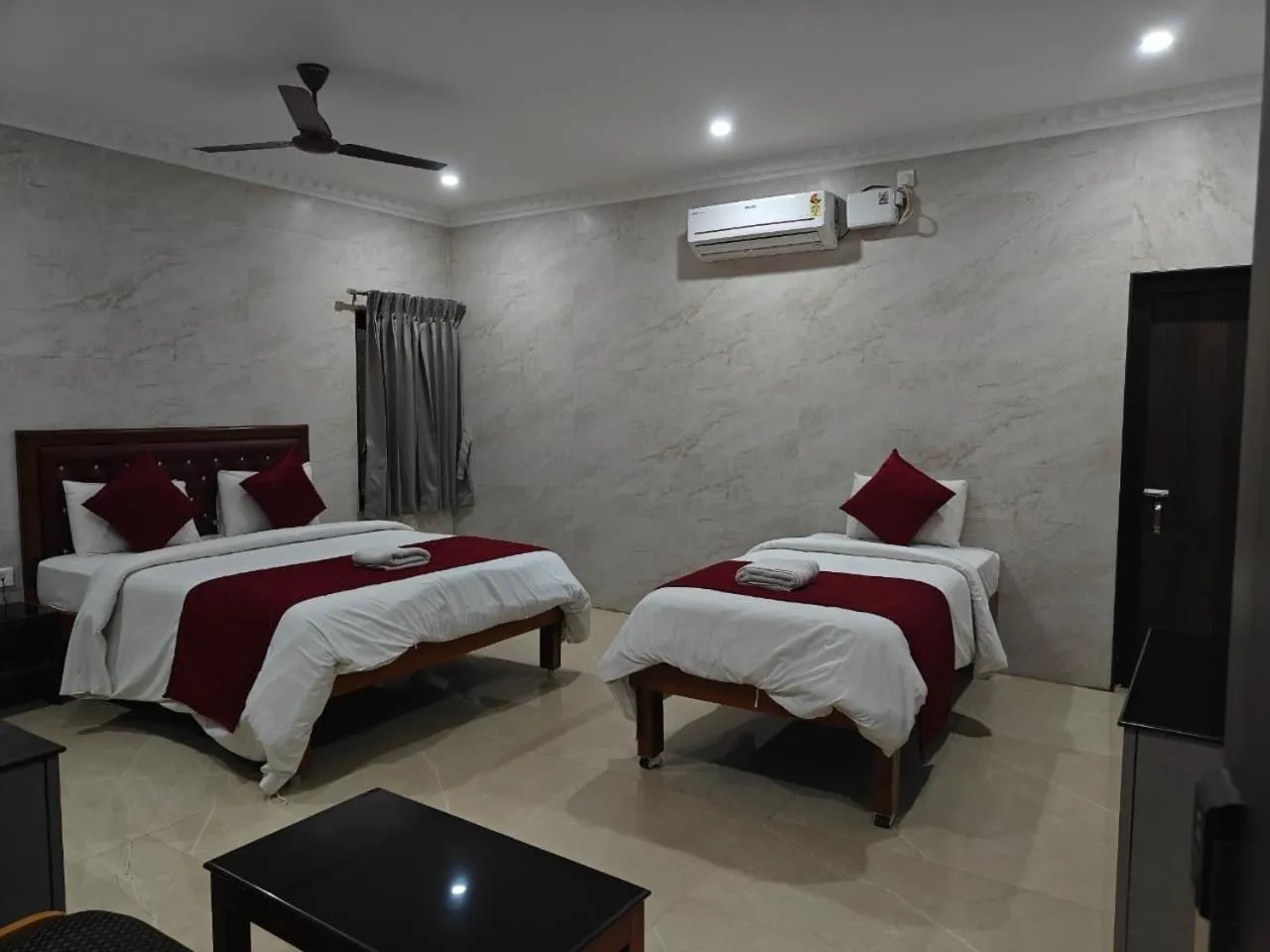 Photo of the whole room, Bed in Hotel Grand Palace