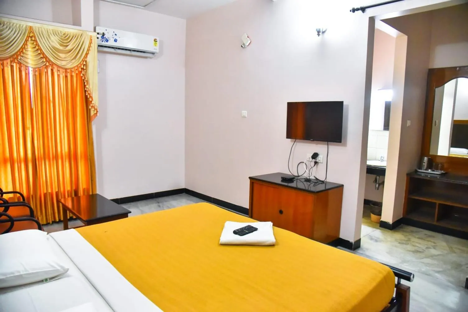 TV and multimedia, Bed in Hotel Grand Palace