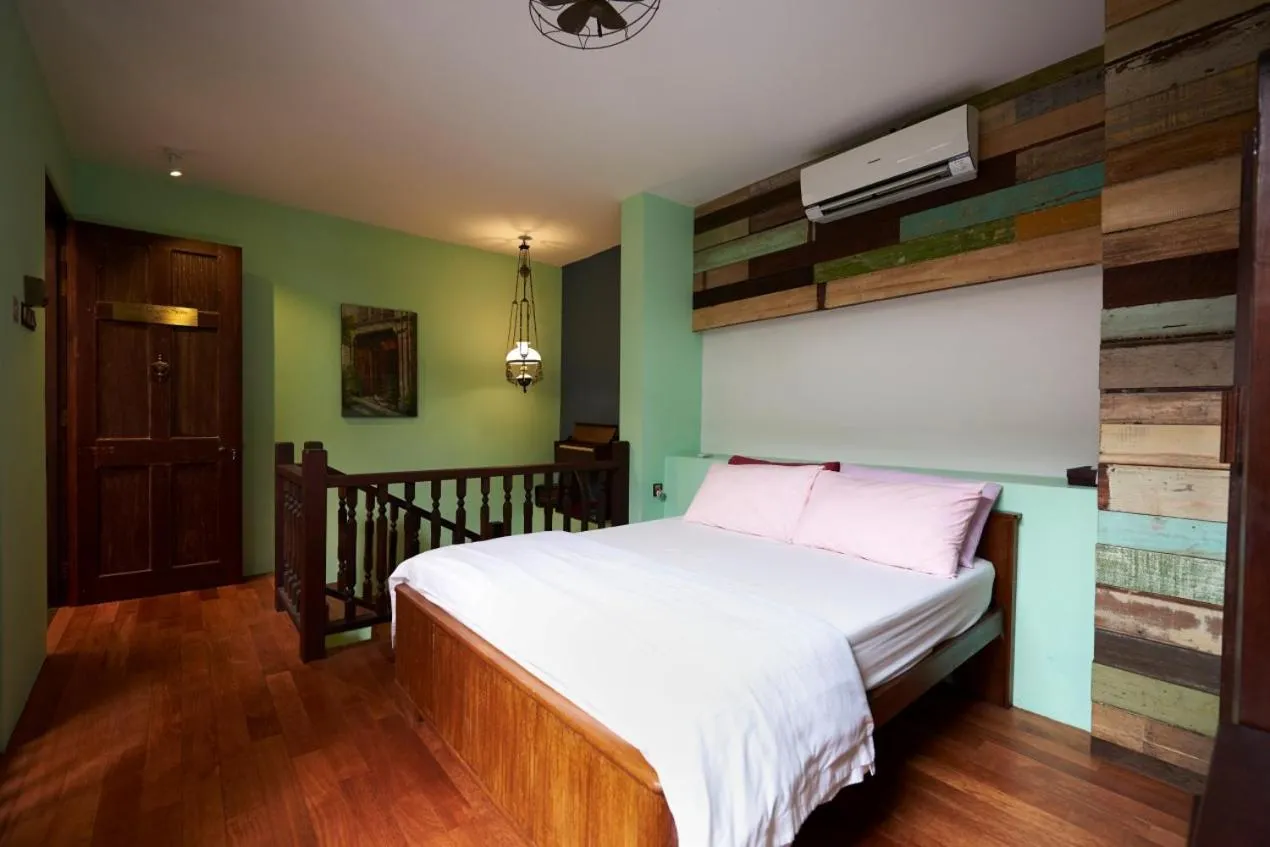 Photo of the whole room, Bed in You Le Yuen