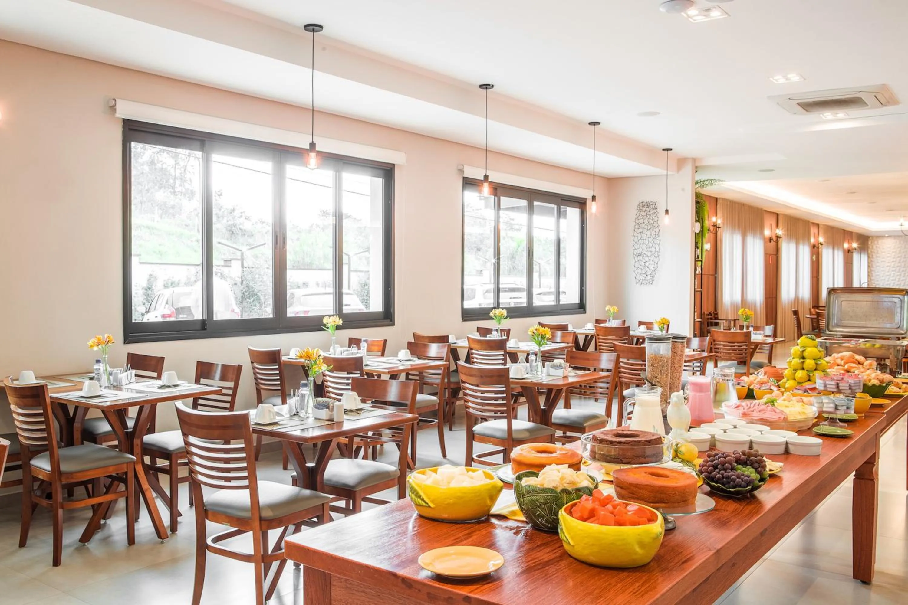 Restaurant/places to eat in Sumaré Park Hotel