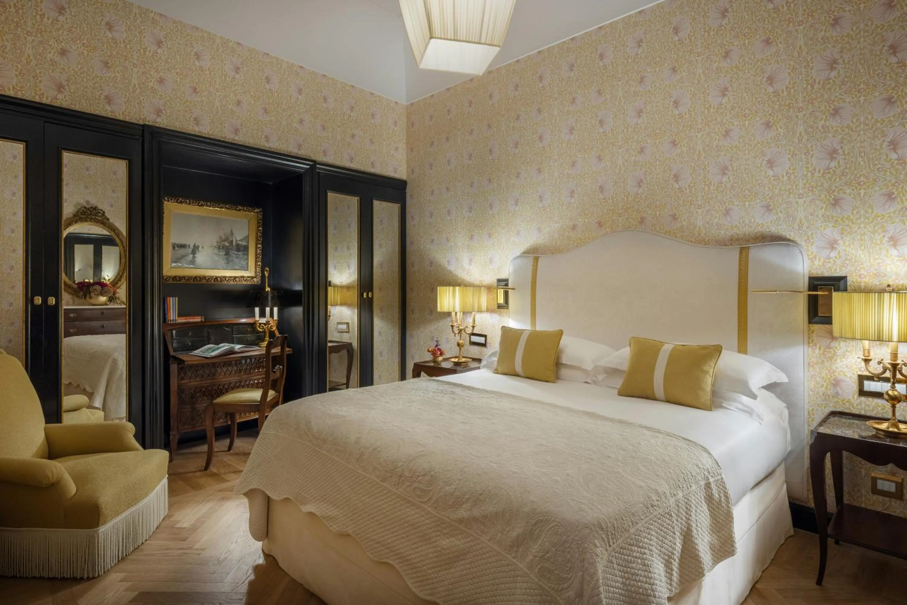 Bedroom, Bed in Hotel d’Inghilterra Roma – Starhotels Collezione
