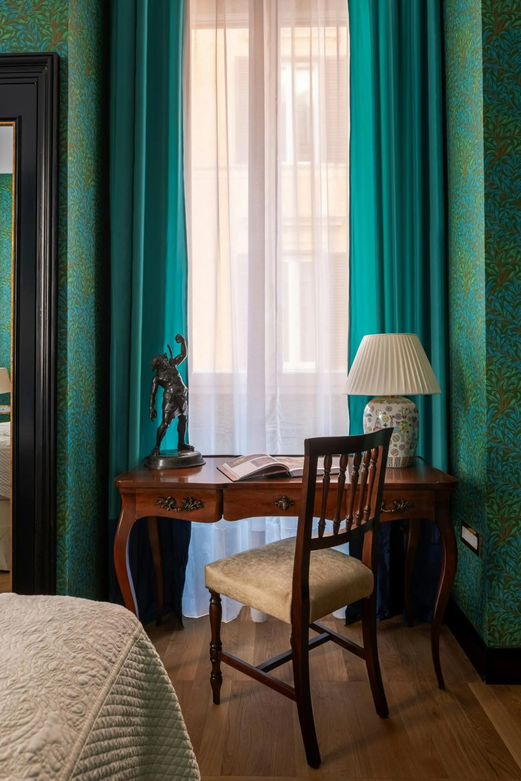 Photo of the whole room, Bed in Hotel d’Inghilterra Roma – Starhotels Collezione