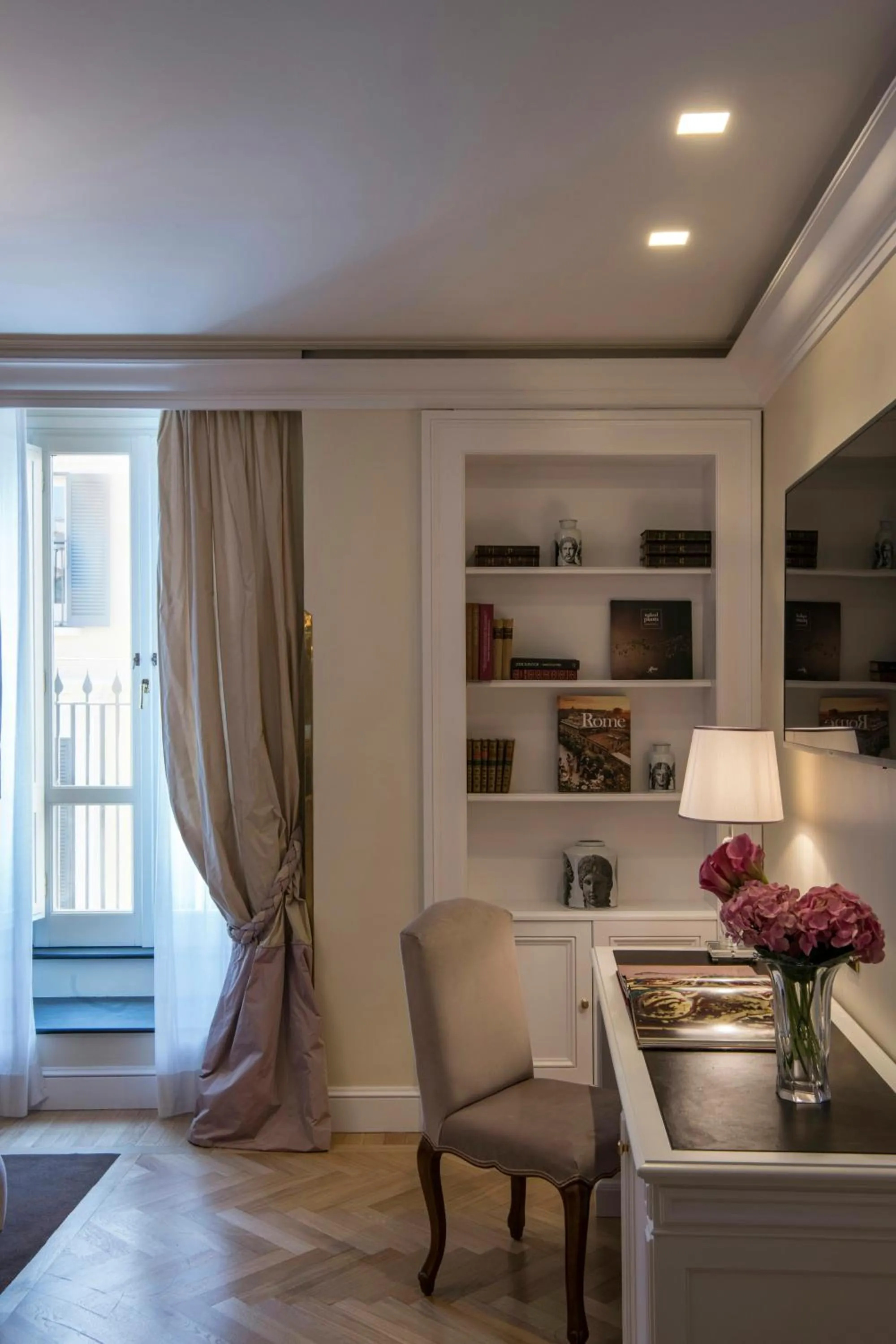 Photo of the whole room in Hotel d’Inghilterra Roma – Starhotels Collezione