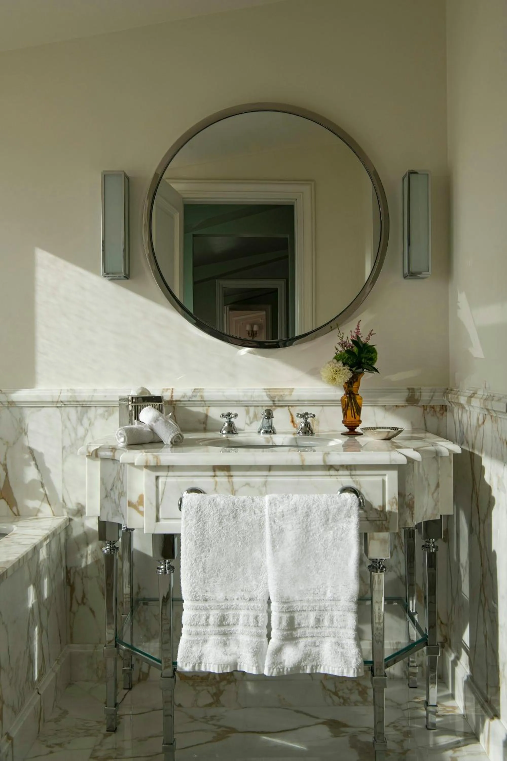 Photo of the whole room in Hotel d’Inghilterra Roma – Starhotels Collezione