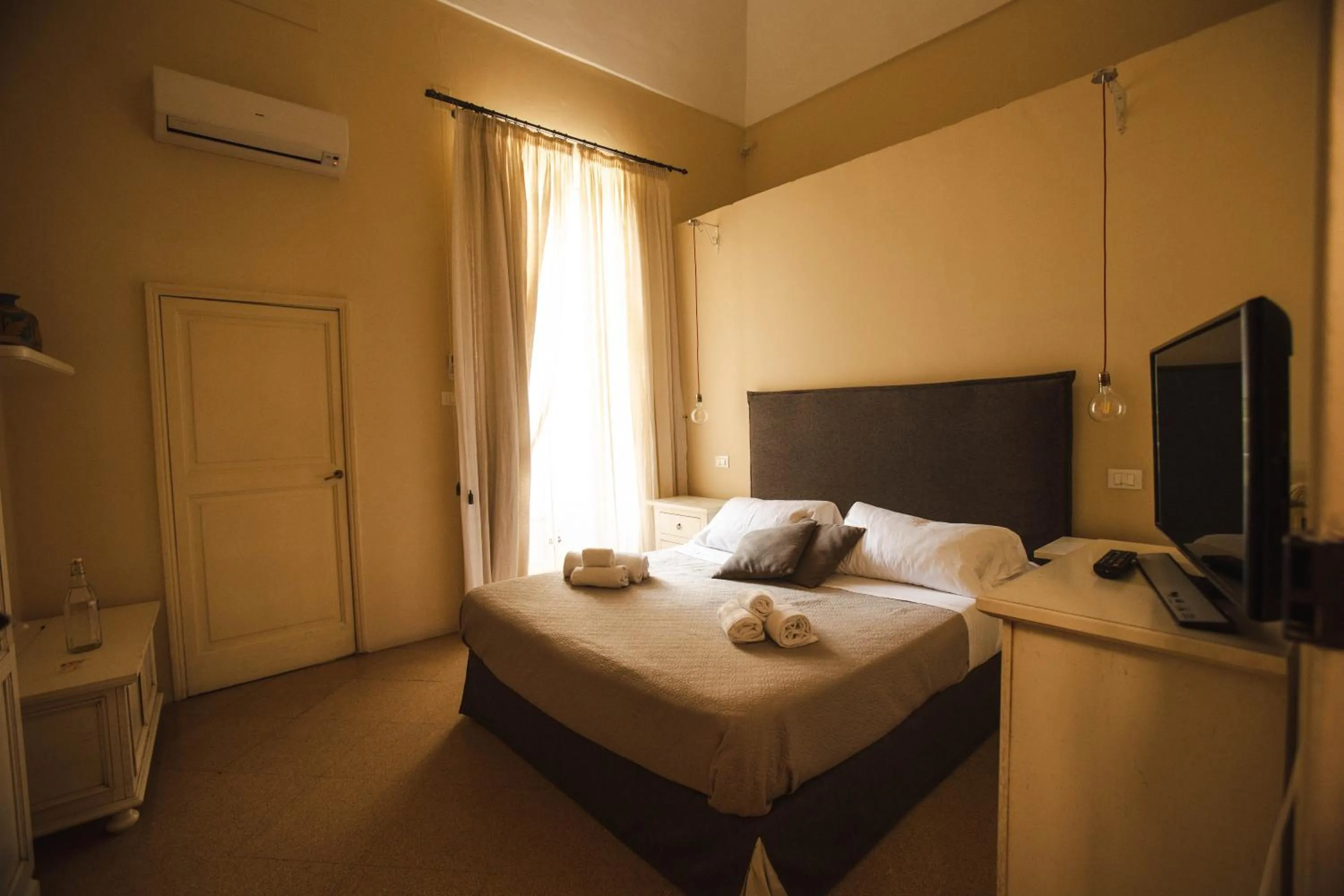 Bed in 4 Balconi rooms-Boutique B&B