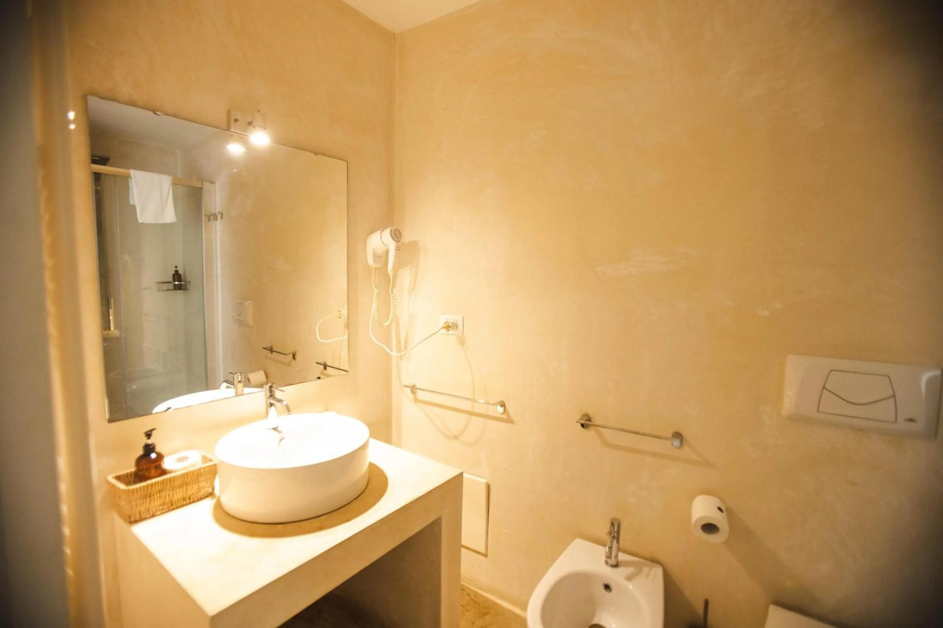 Bathroom in 4 Balconi rooms-Boutique B&B