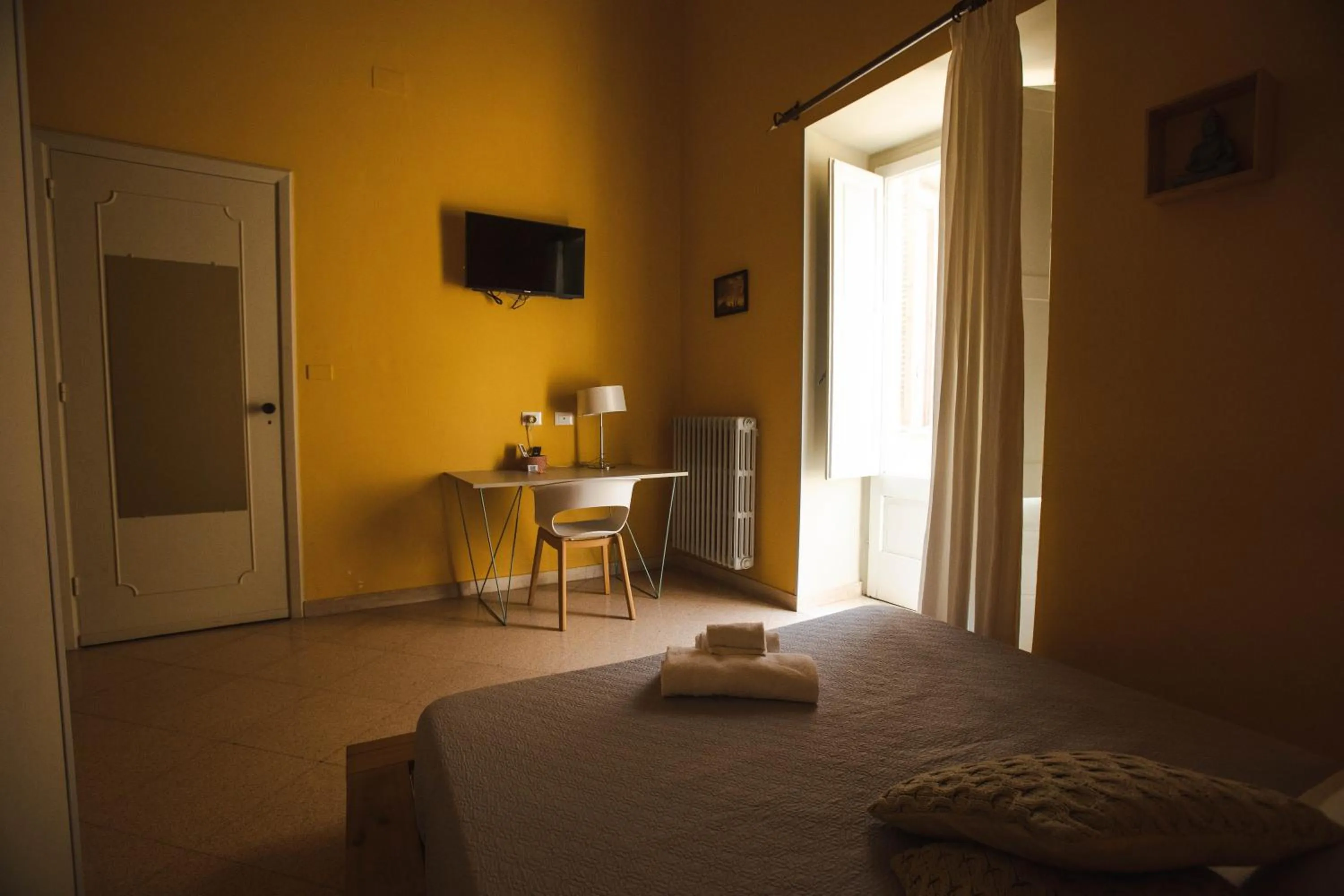 TV and multimedia, Bed in 4 Balconi rooms-Boutique B&B