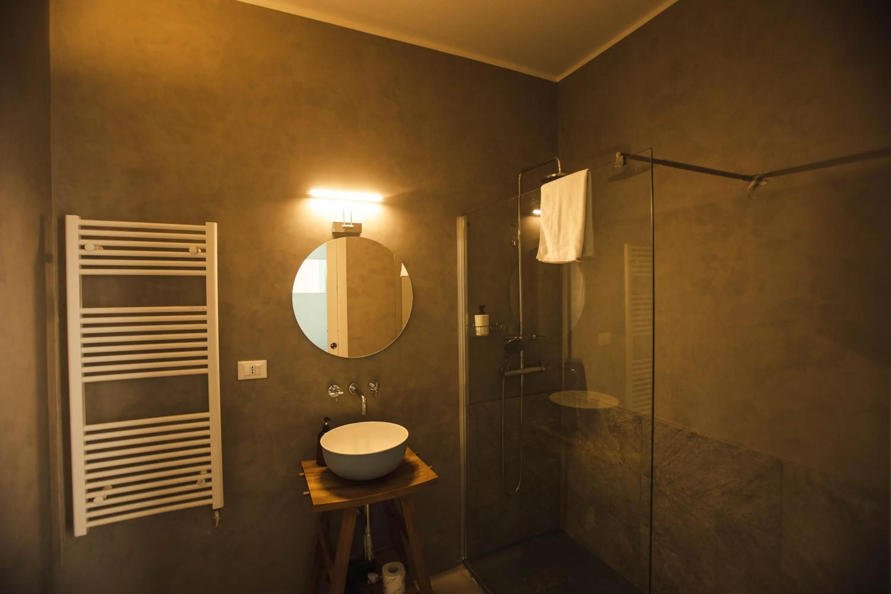 Shower in 4 Balconi rooms-Boutique B&B