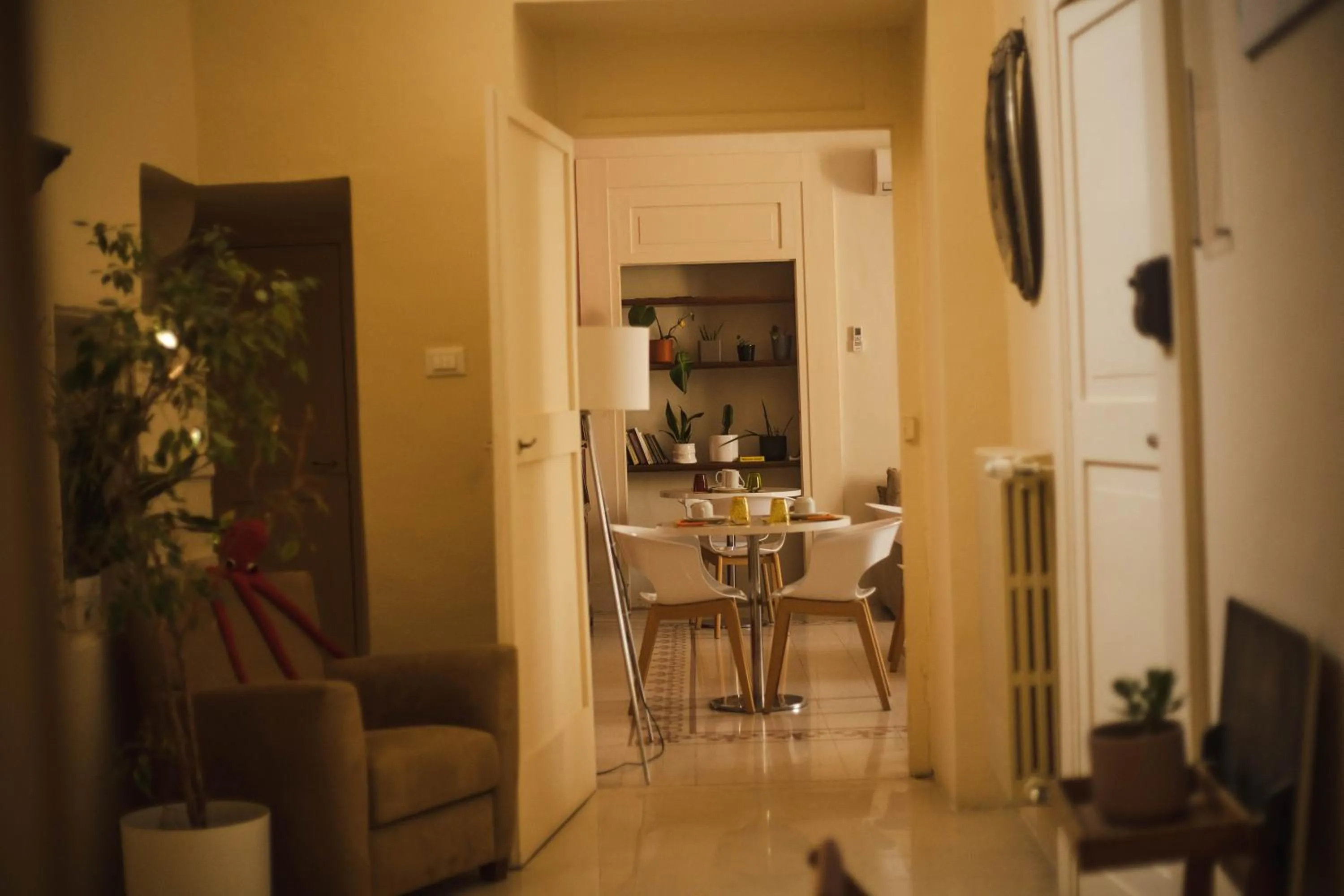 Library in 4 Balconi rooms-Boutique B&B