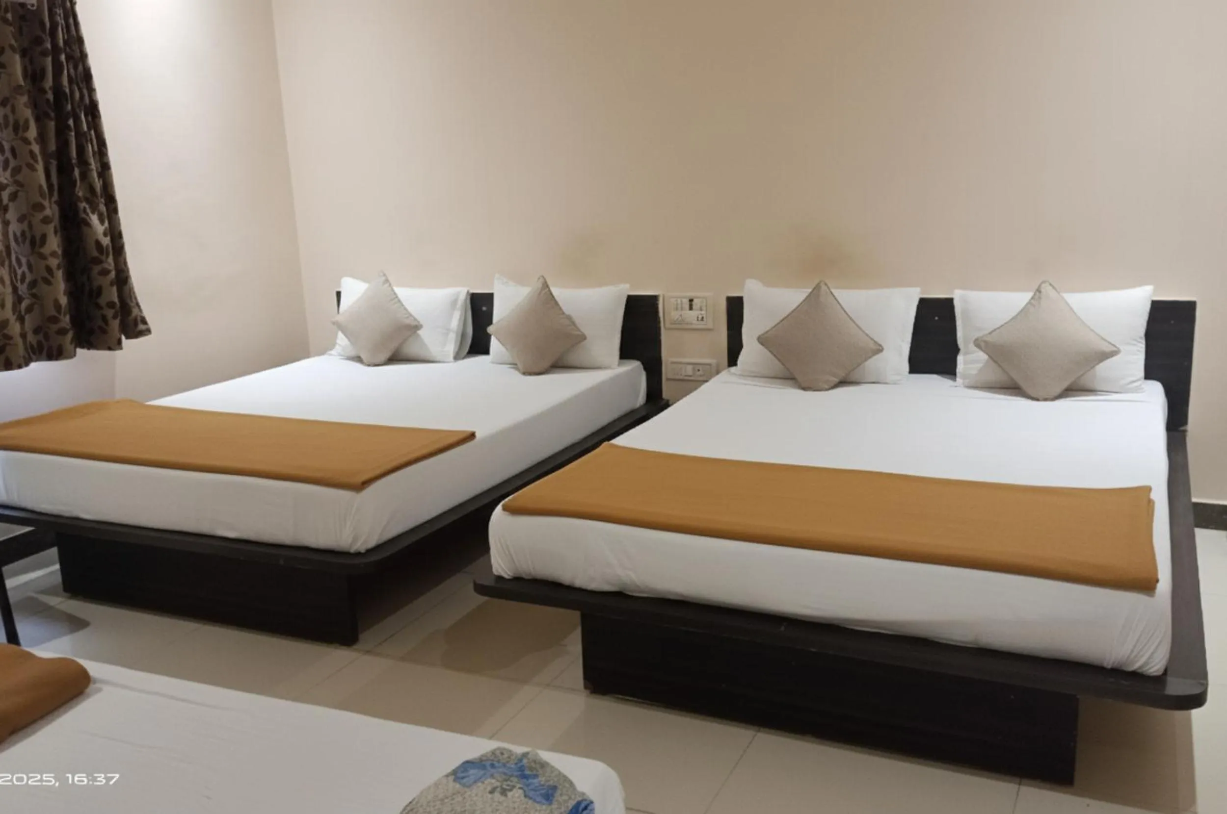 Deluxe Family Room in Hotel Radhika
