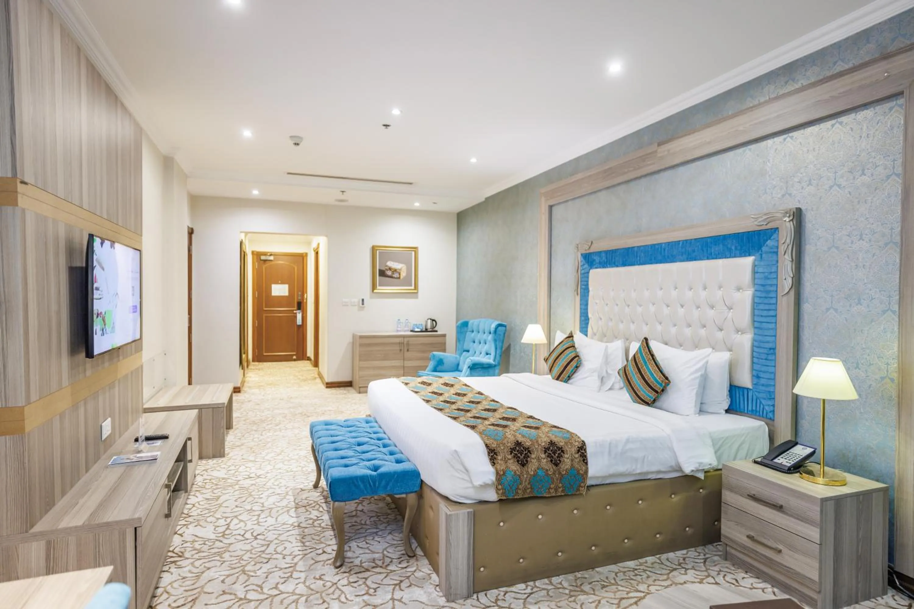 Shower, Bed in Sapphire Plaza Hotel