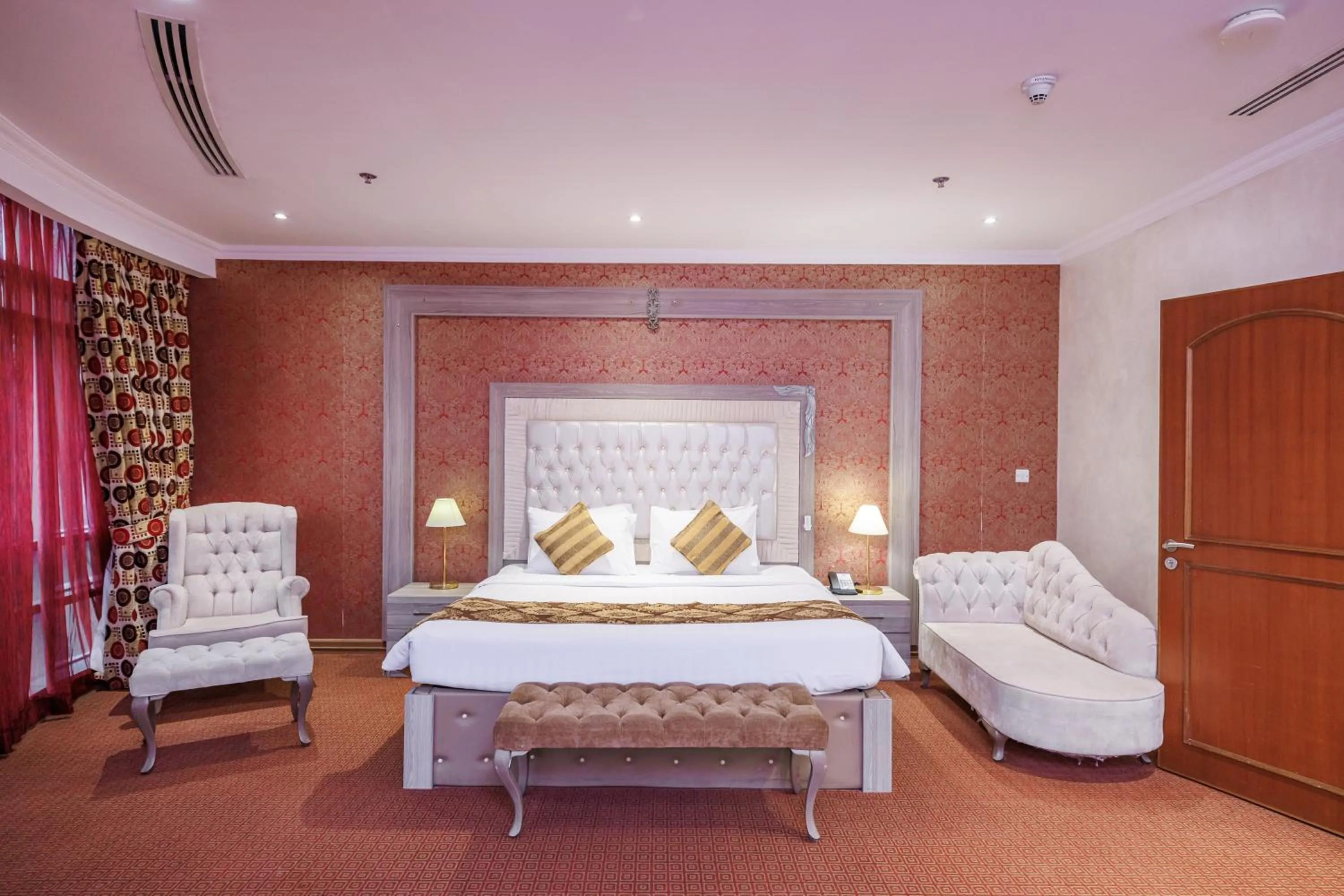 Photo of the whole room, Bed in Sapphire Plaza Hotel