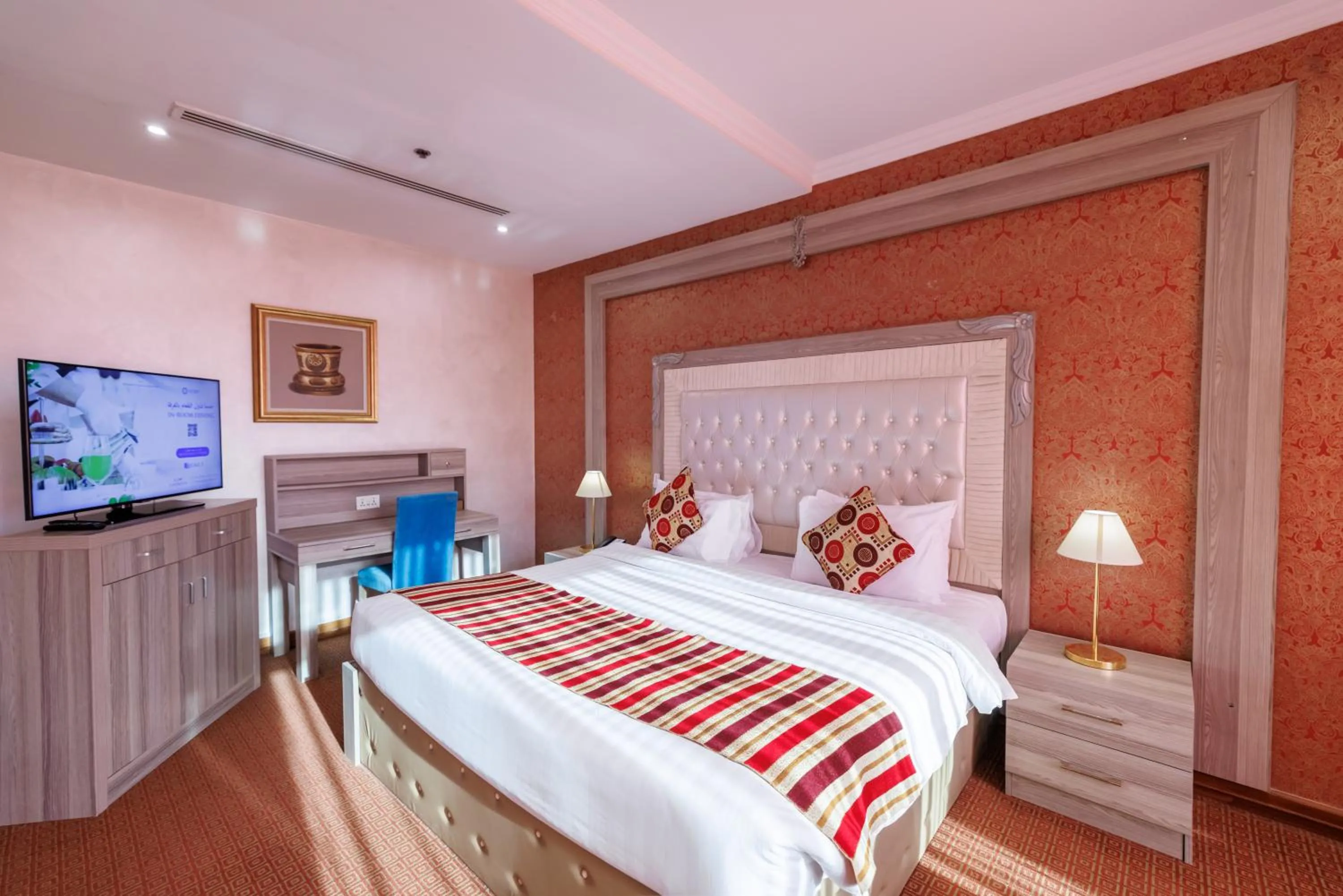 Photo of the whole room, Bed in Sapphire Plaza Hotel