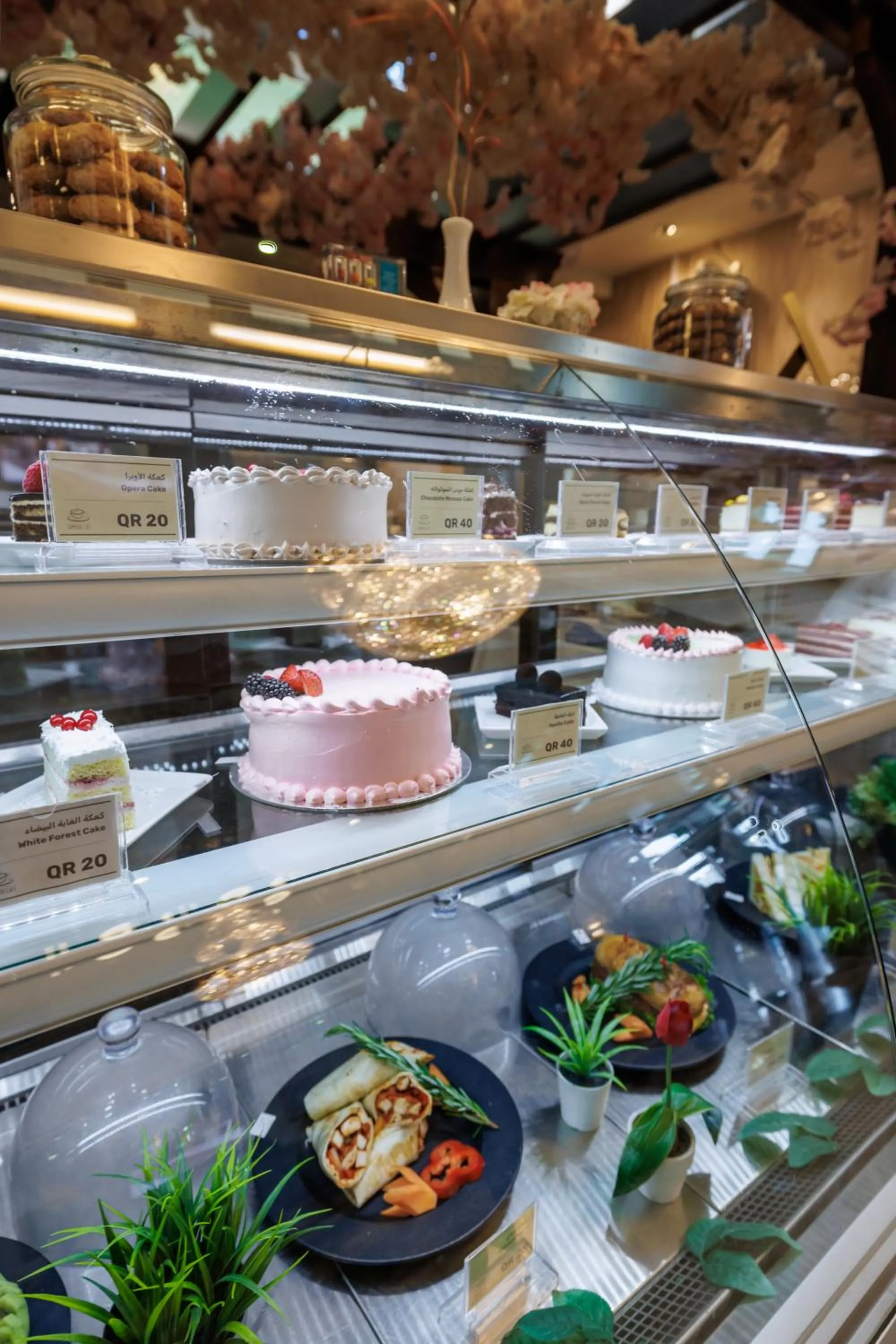 Restaurant/places to eat in Sapphire Plaza Hotel