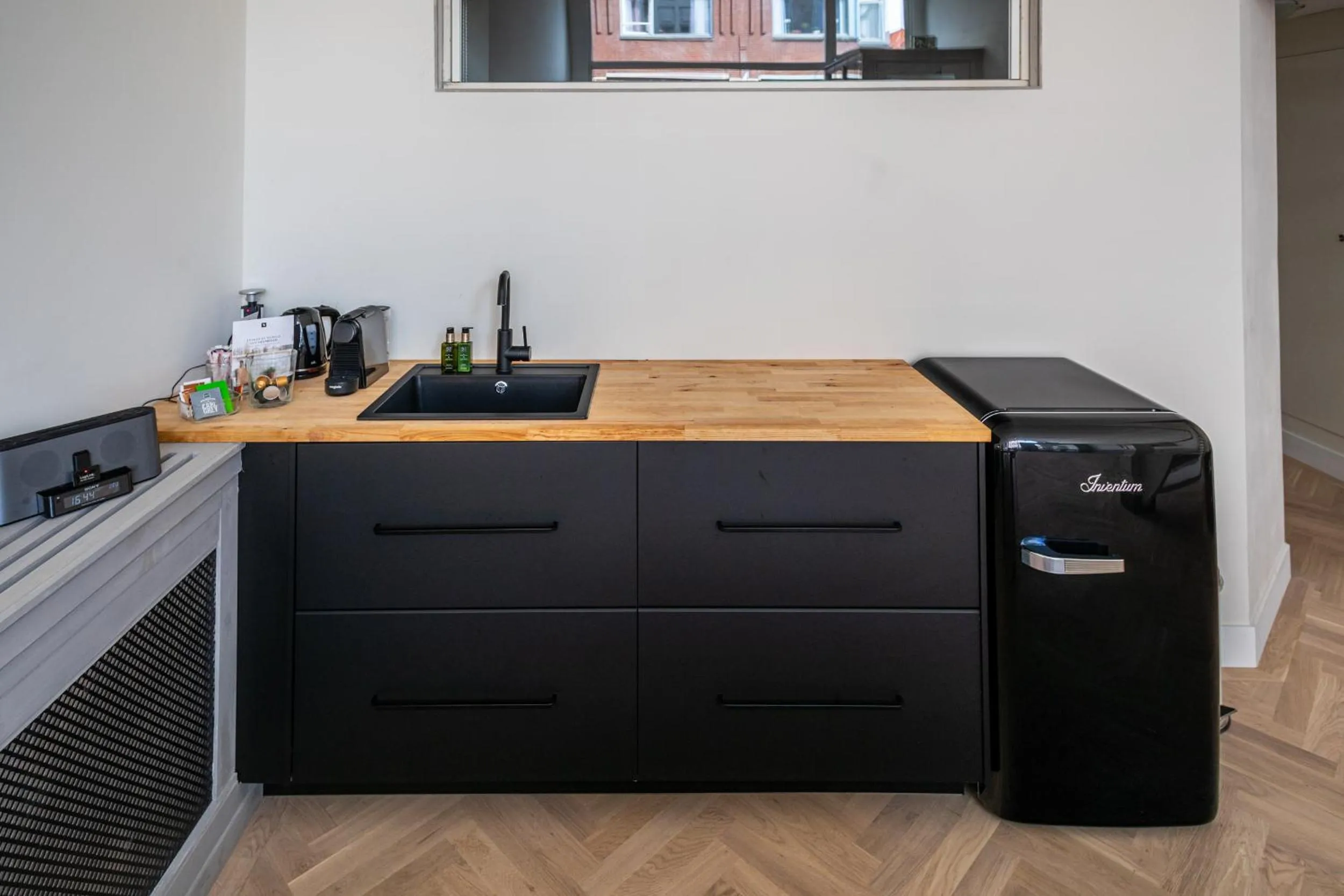 Kitchen or kitchenette in Sleep&Stay Floris IV