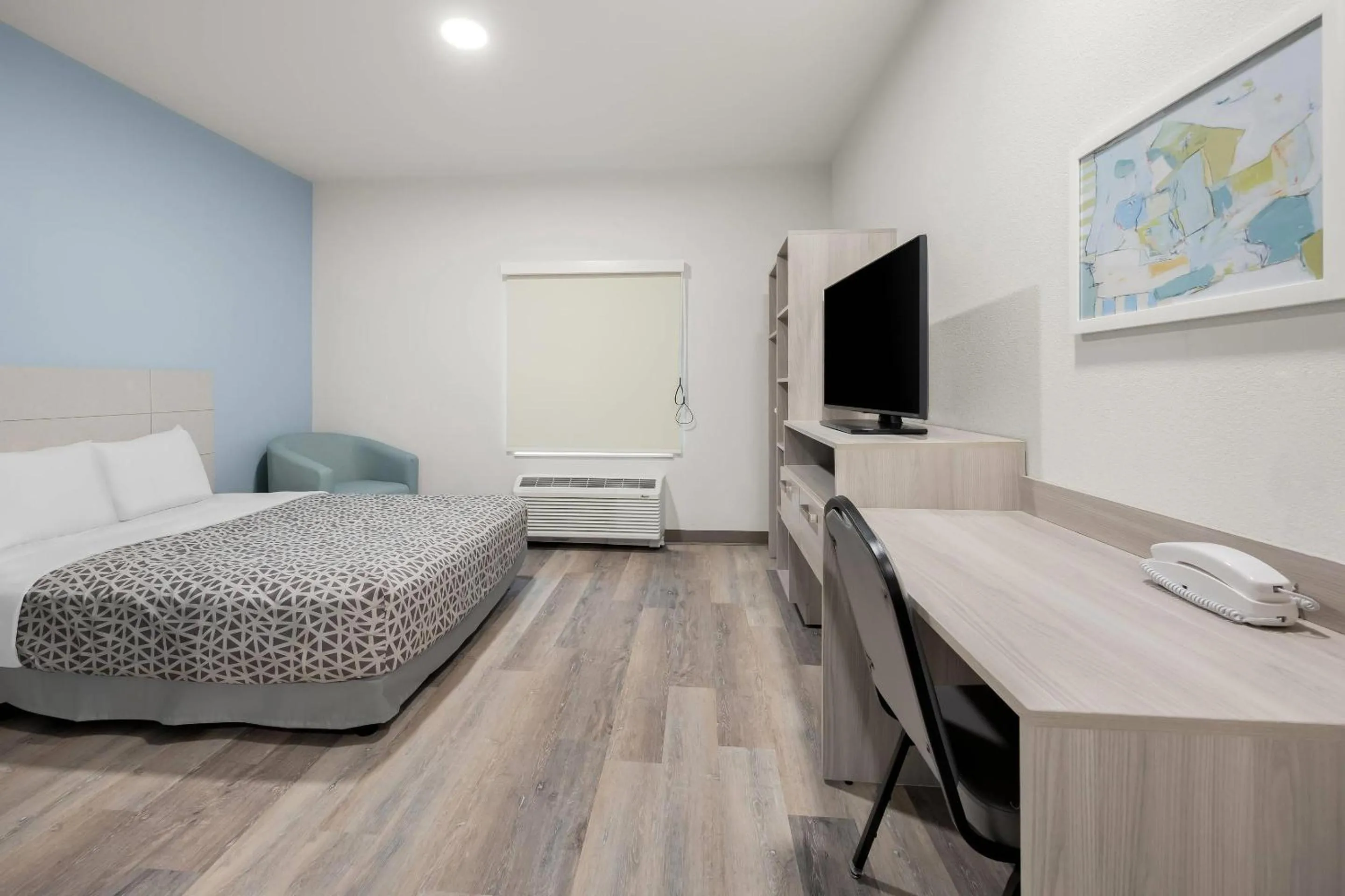 Bed in WoodSpring Suites Medford near I-5