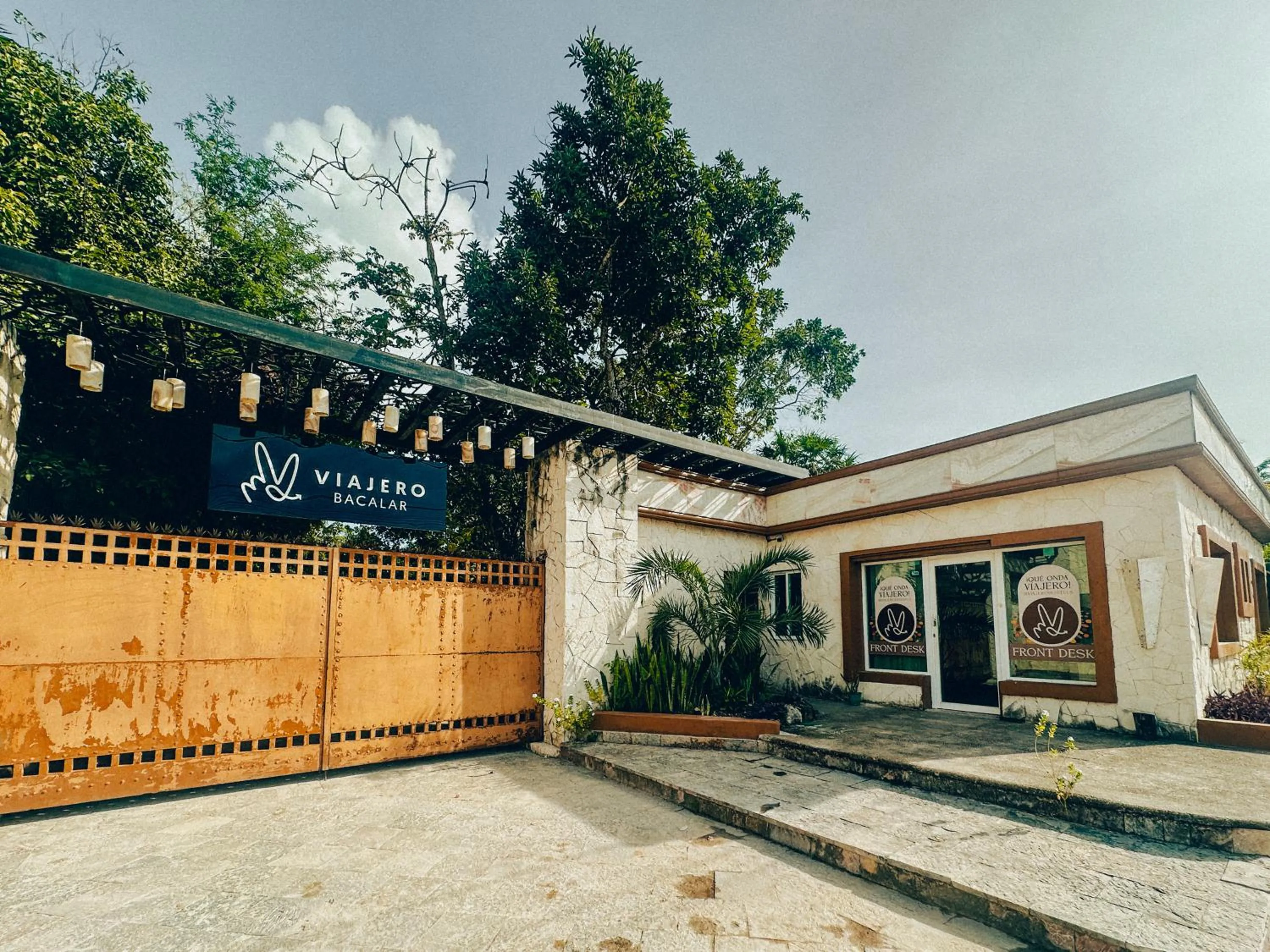 Property building in Viajero Bacalar Hostel