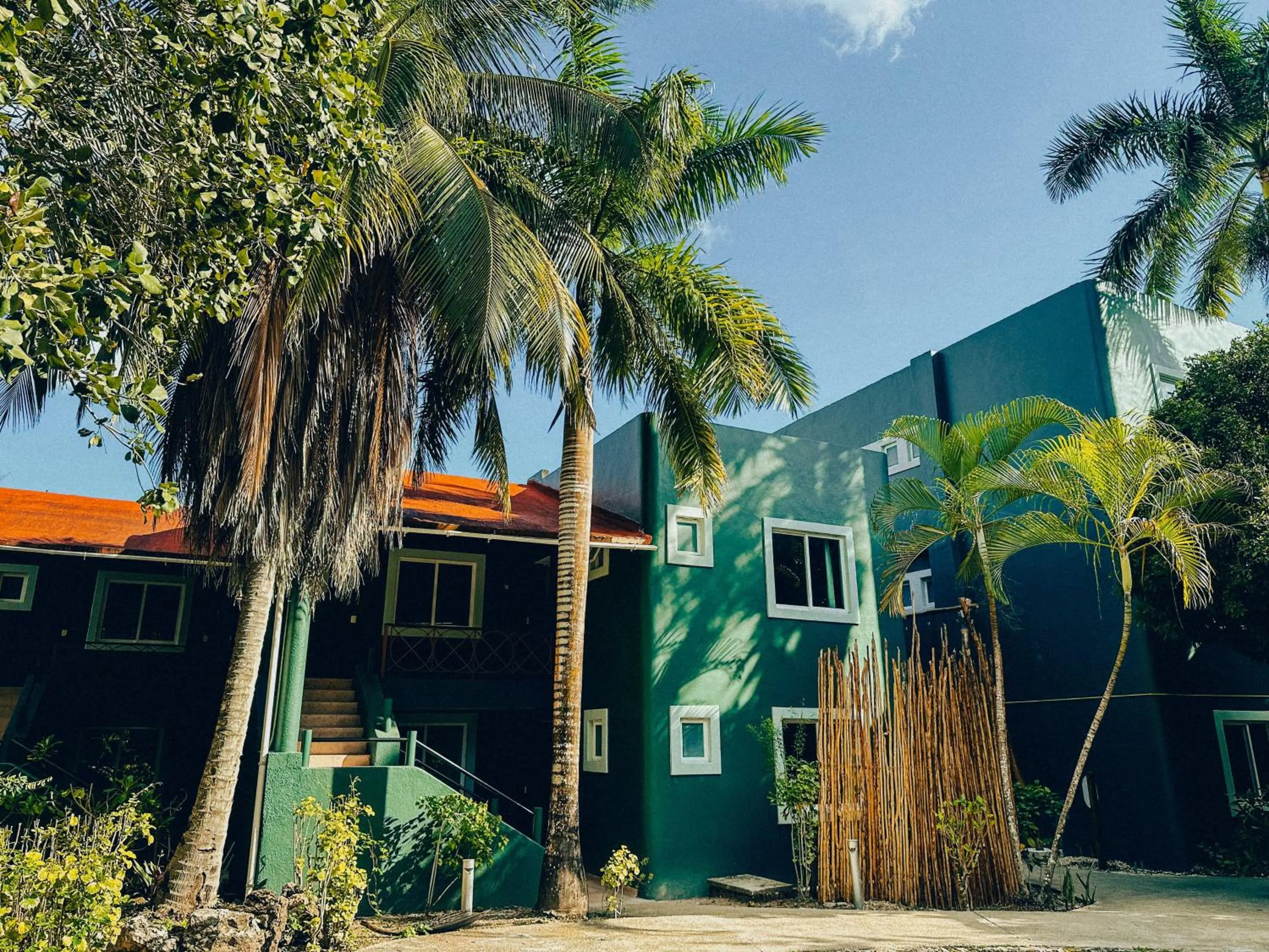 Property building in Viajero Bacalar Hostel
