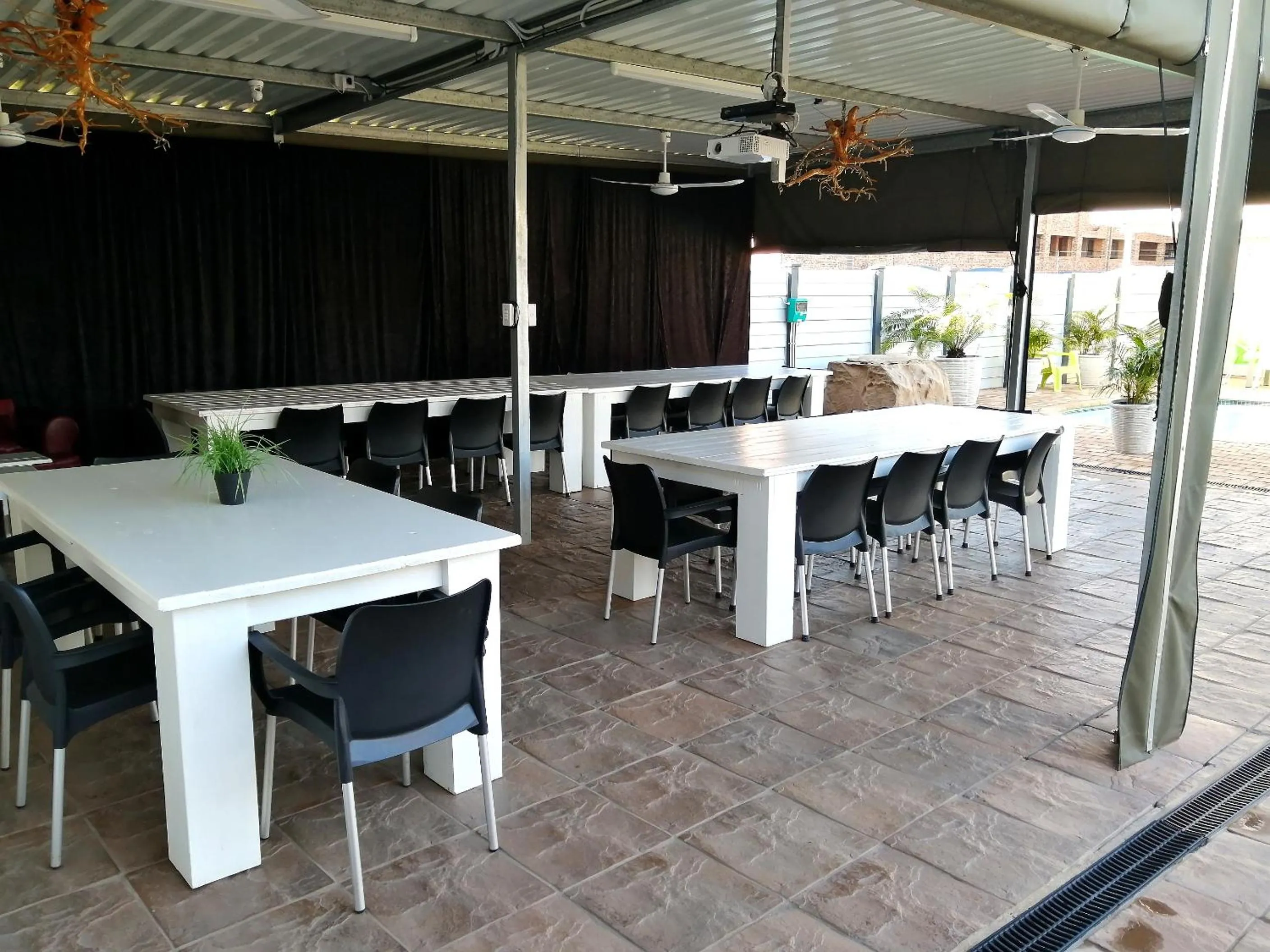 Restaurant/places to eat in Seagull Lodge