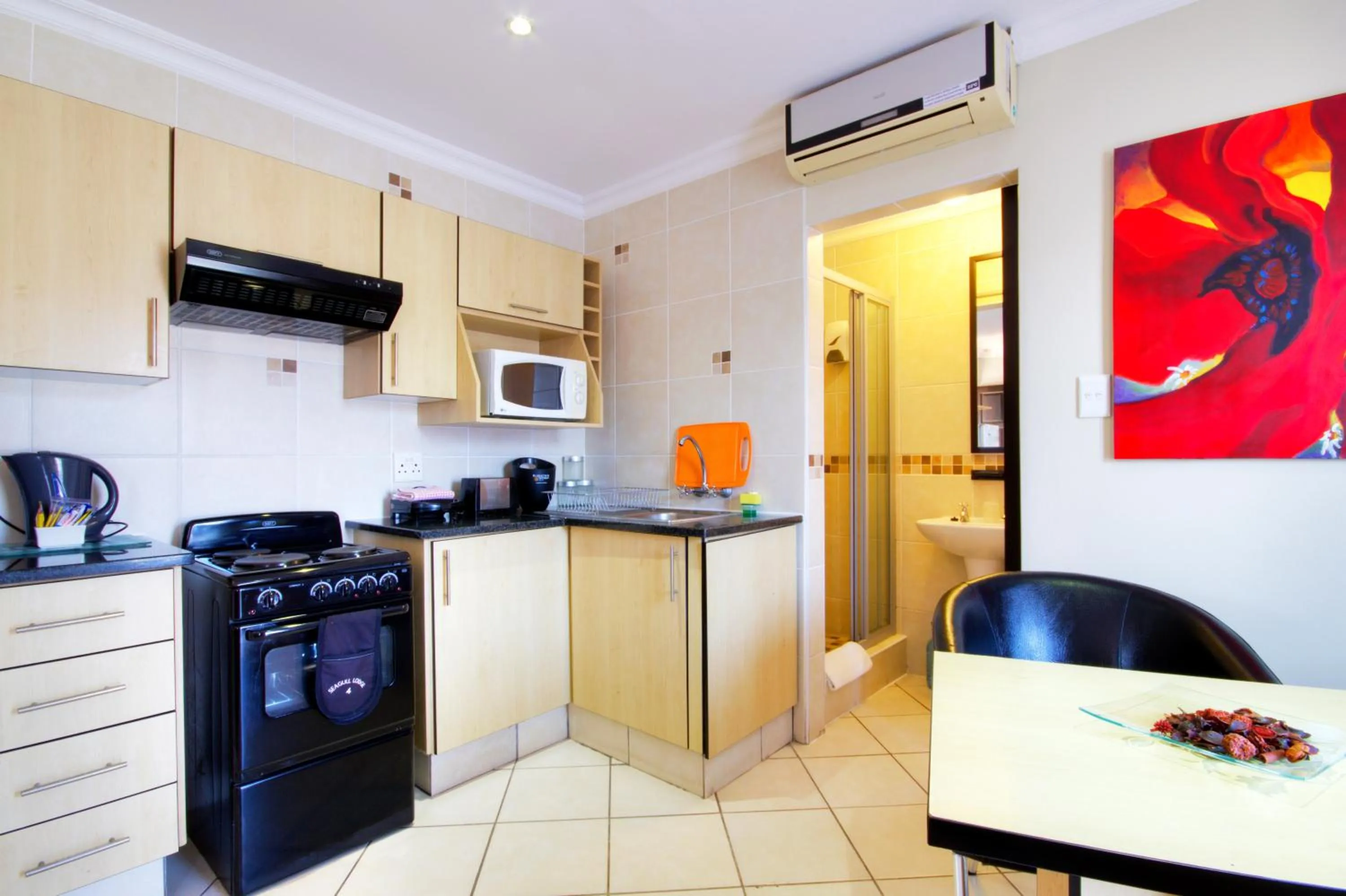 Kitchen or kitchenette in Seagull Lodge