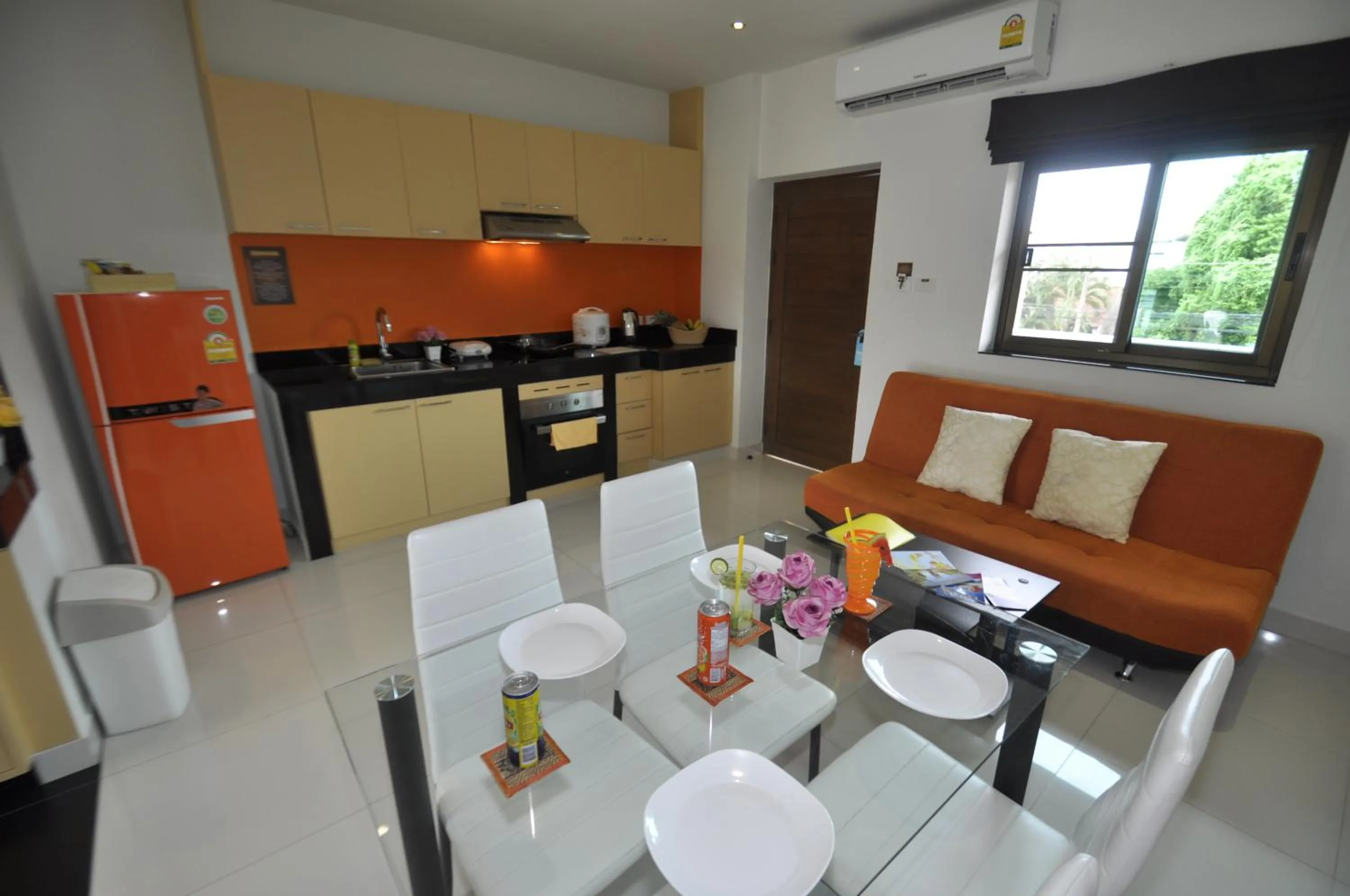 Kitchen or kitchenette in Duangjai Residence, Rooms & Apartments