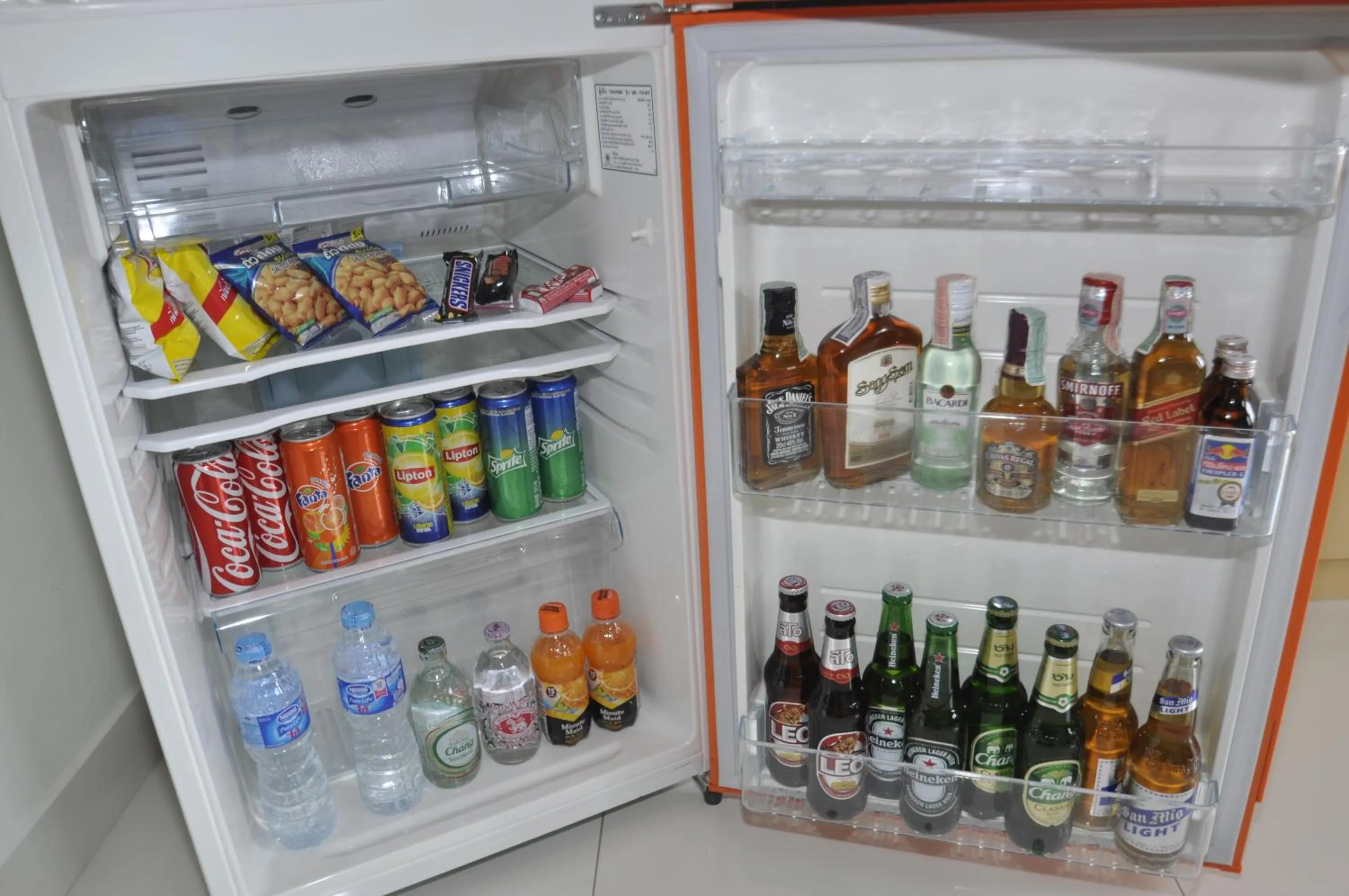 Alcoholic drinks in Duangjai Residence, Rooms & Apartments