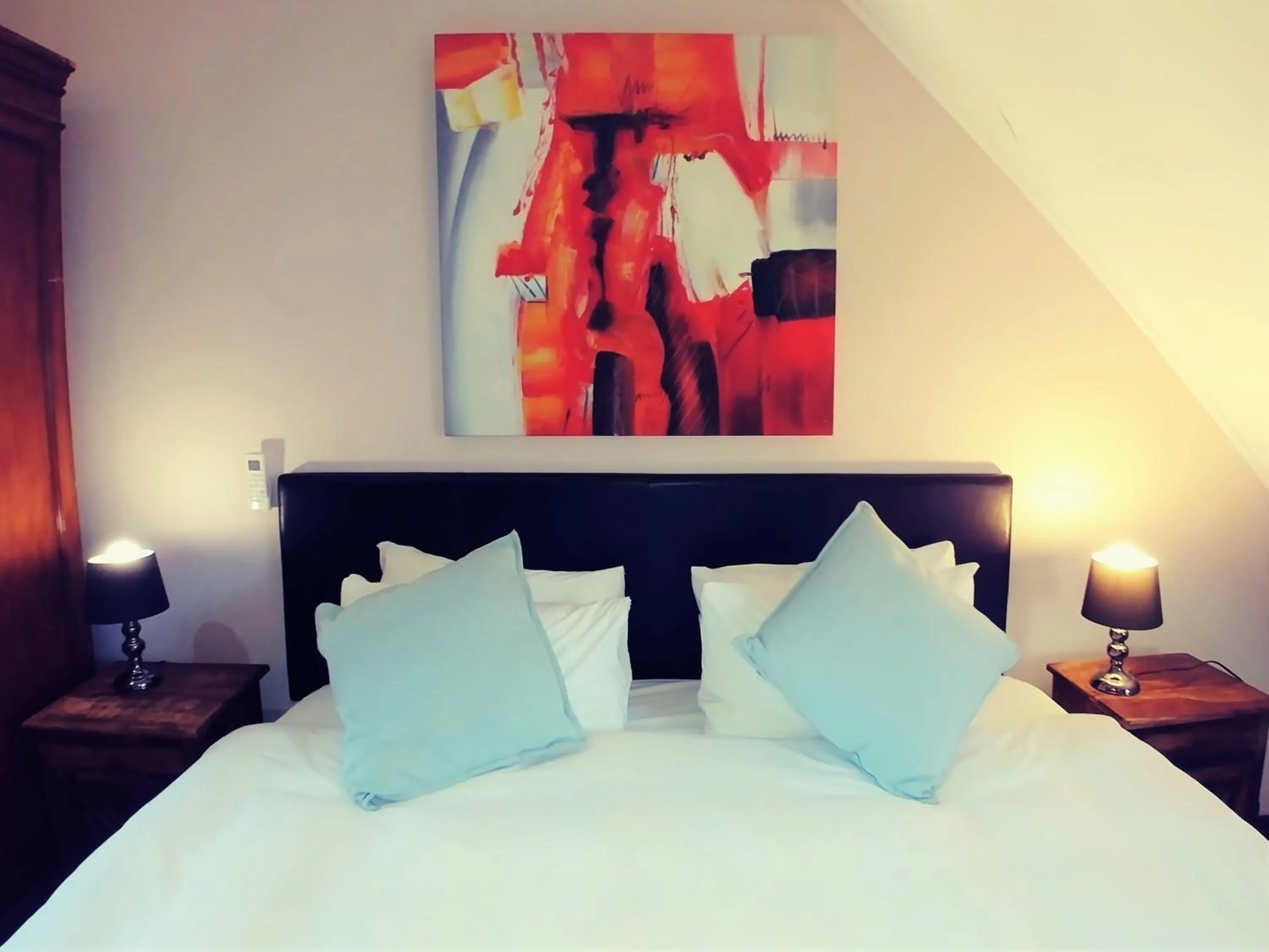 Bed in Winelands Villa Guesthouse and Cottages